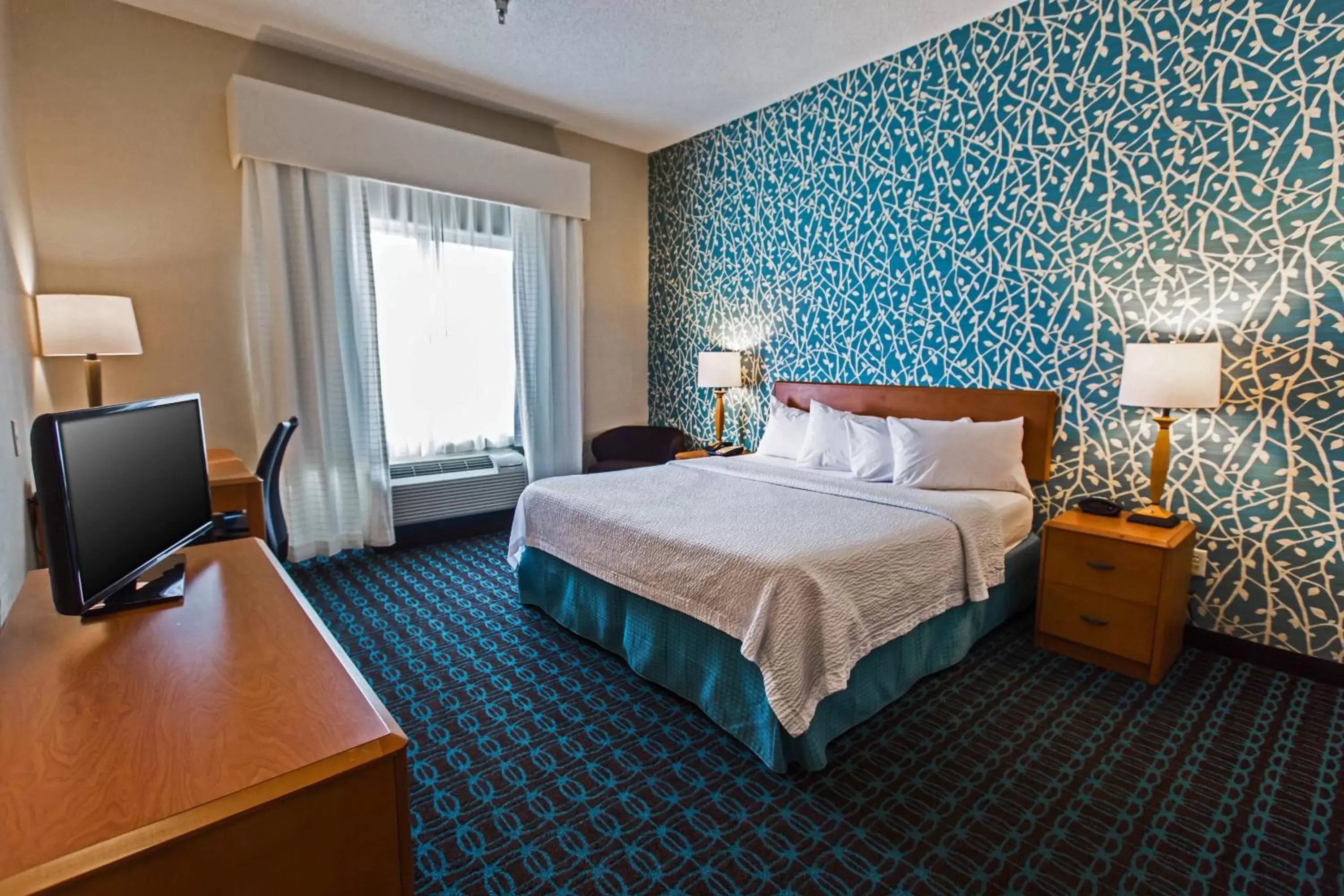 Photo of the whole room, Bed in Fairfield Inn & Suites Toledo North