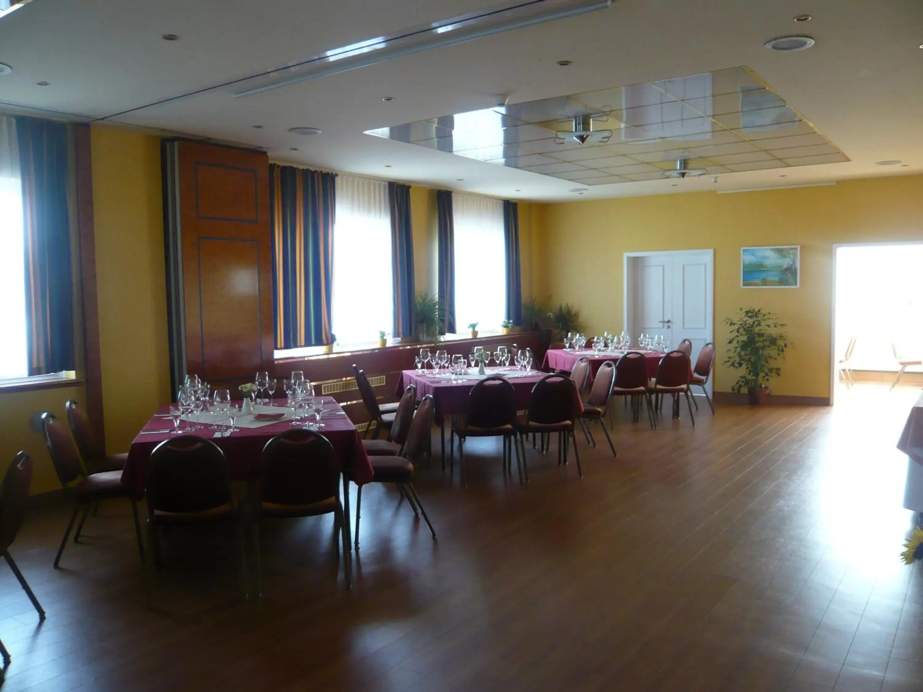 Business facilities, Restaurant/Places to Eat in Hotel Falkenstein
