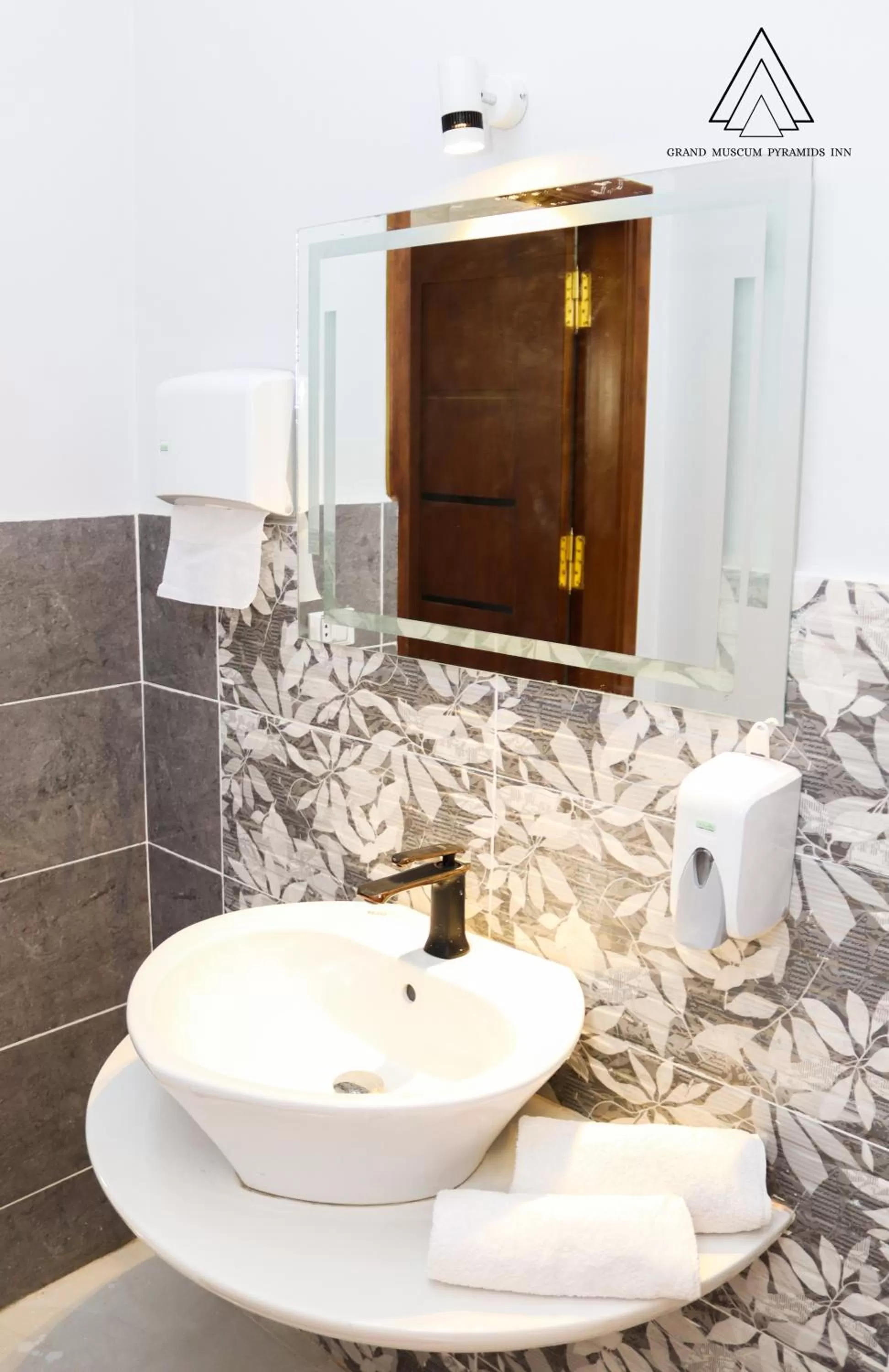 Shower in Grand Museum Pyramids Inn