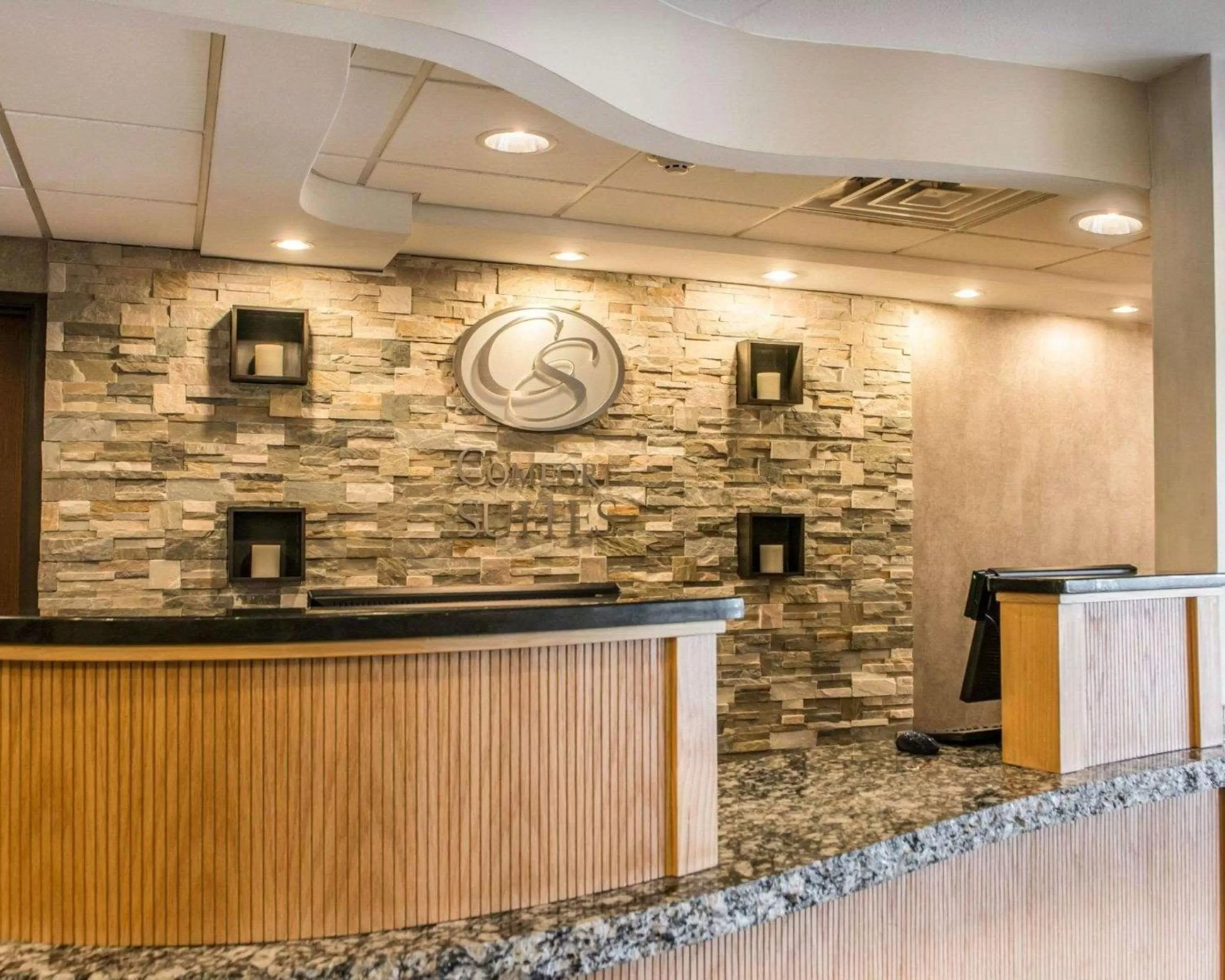 Lobby or reception in Comfort Suites Monroeville - Pittsburgh East