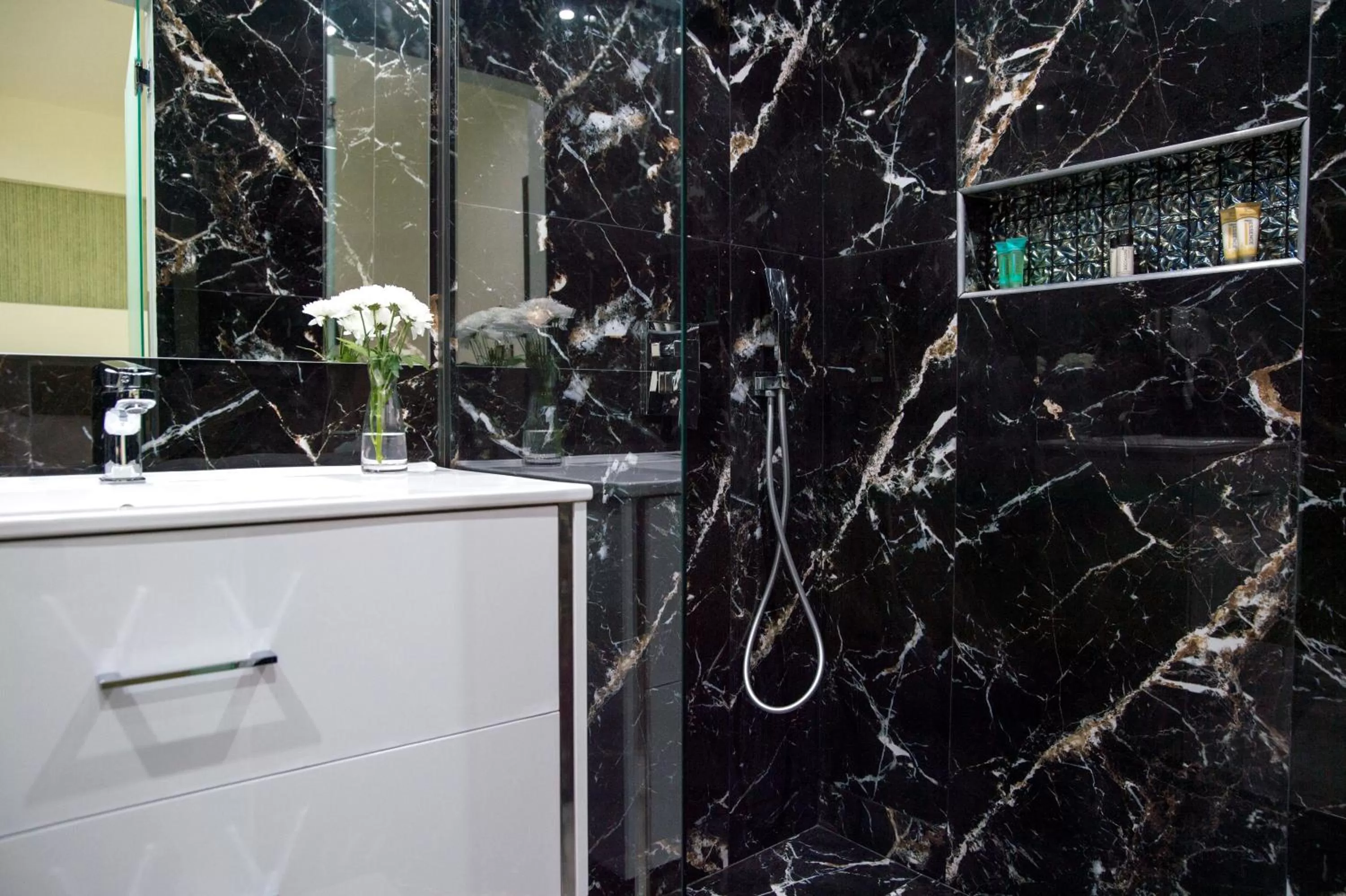 Shower in Athens Starlight Hotel