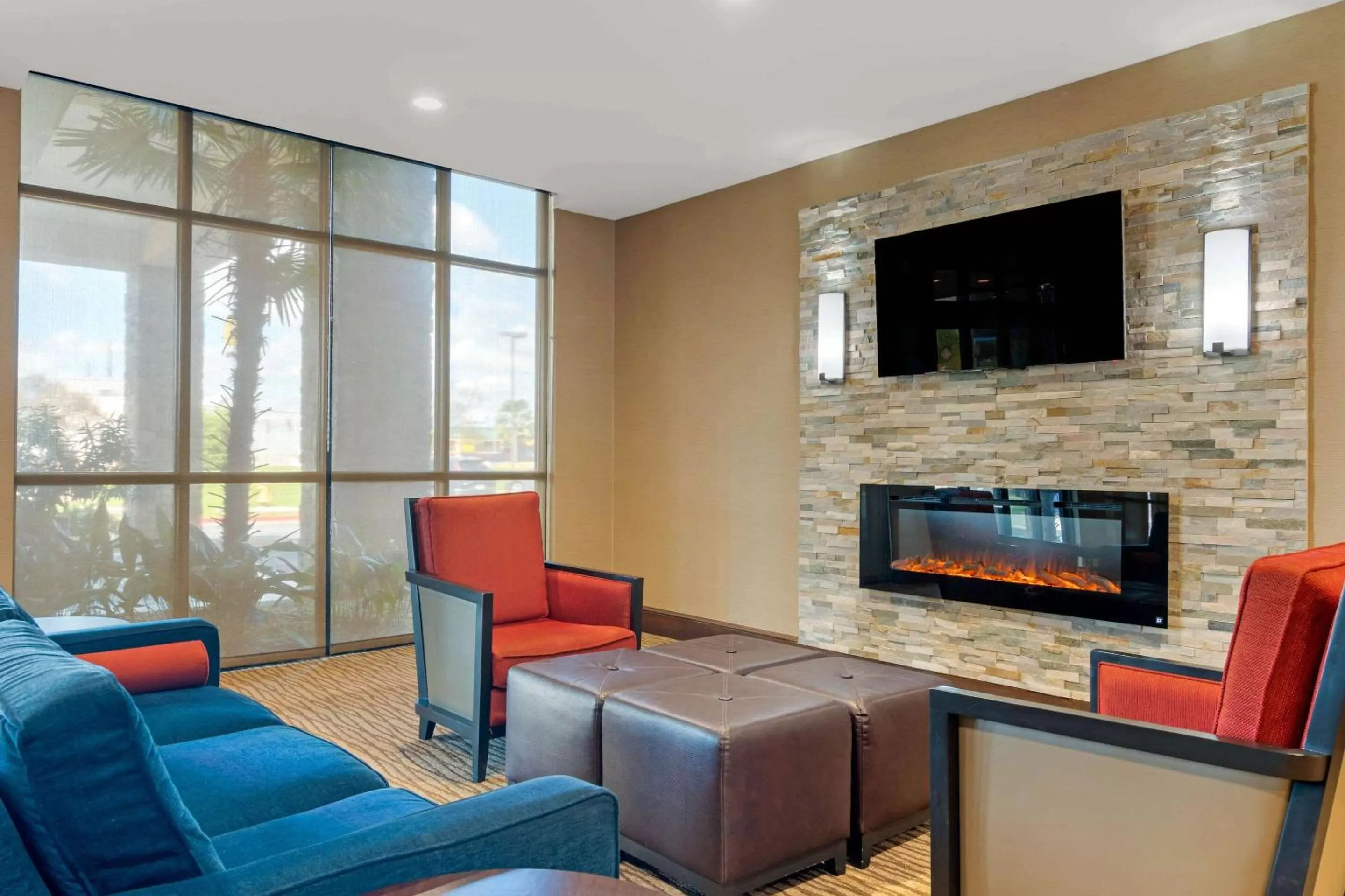 Lobby or reception in Comfort Suites Byron Warner Robins