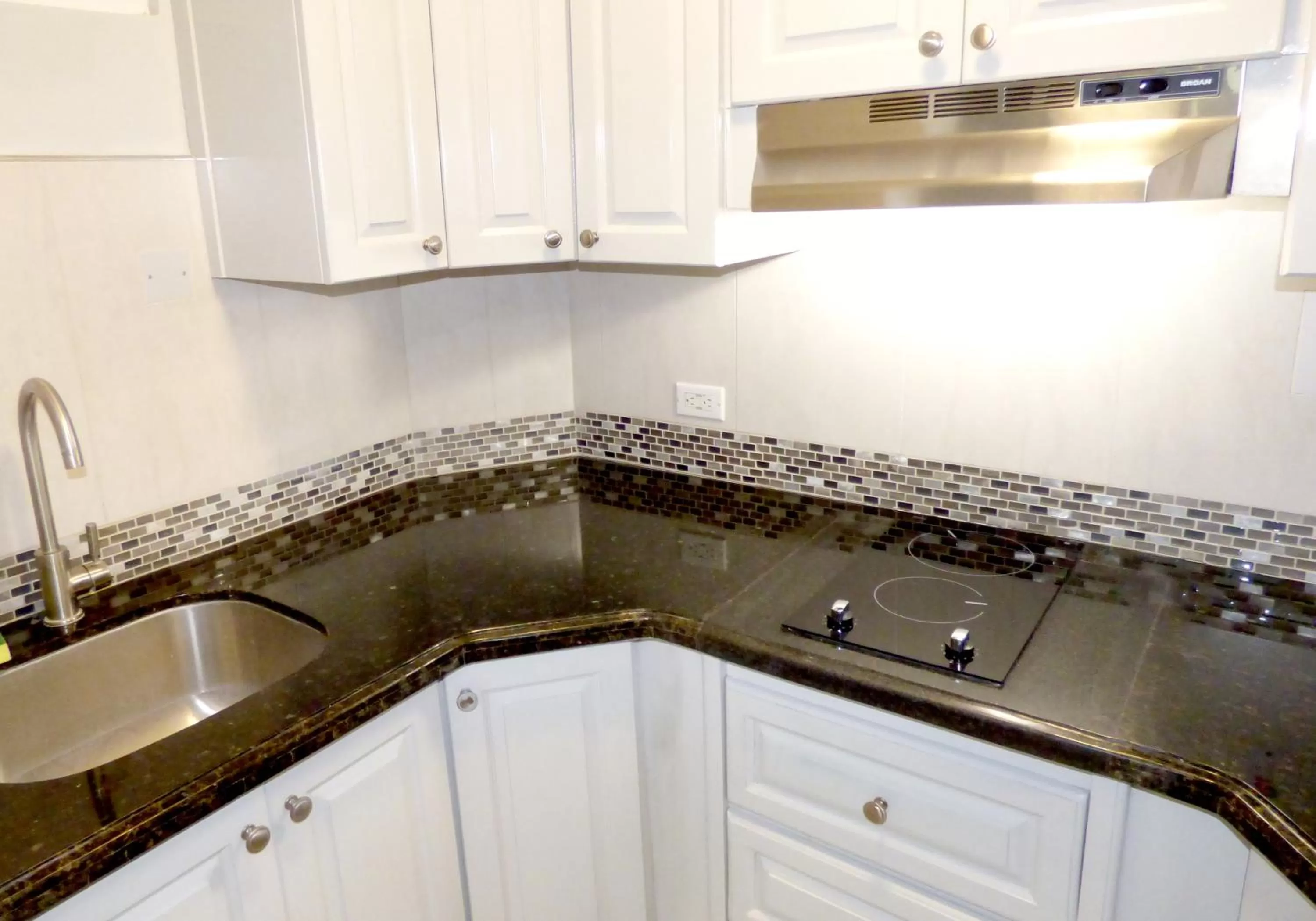 Kitchen or kitchenette in Beach One Bedroom Suite A22