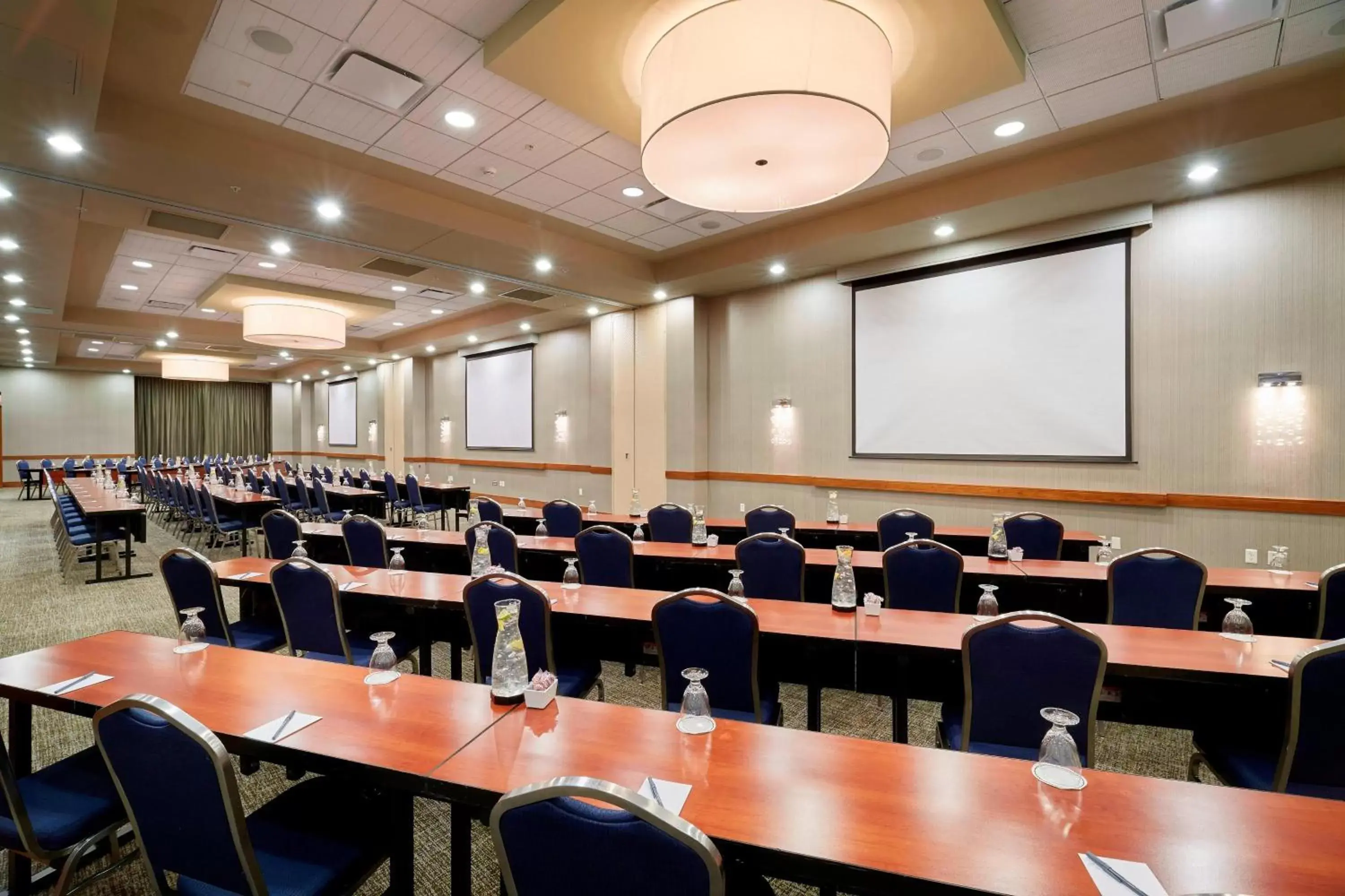Meeting/conference room in SpringHill Suites by Marriott Las Vegas Convention Center