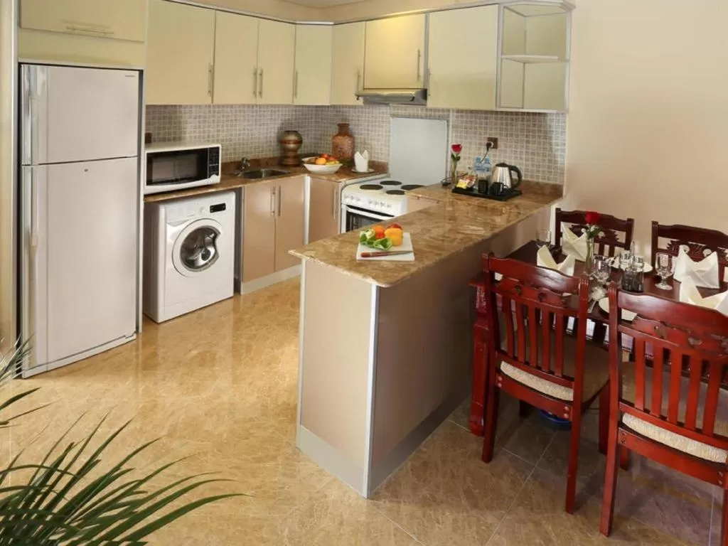 Kitchen or kitchenette in Best Western Plus Salmiya
