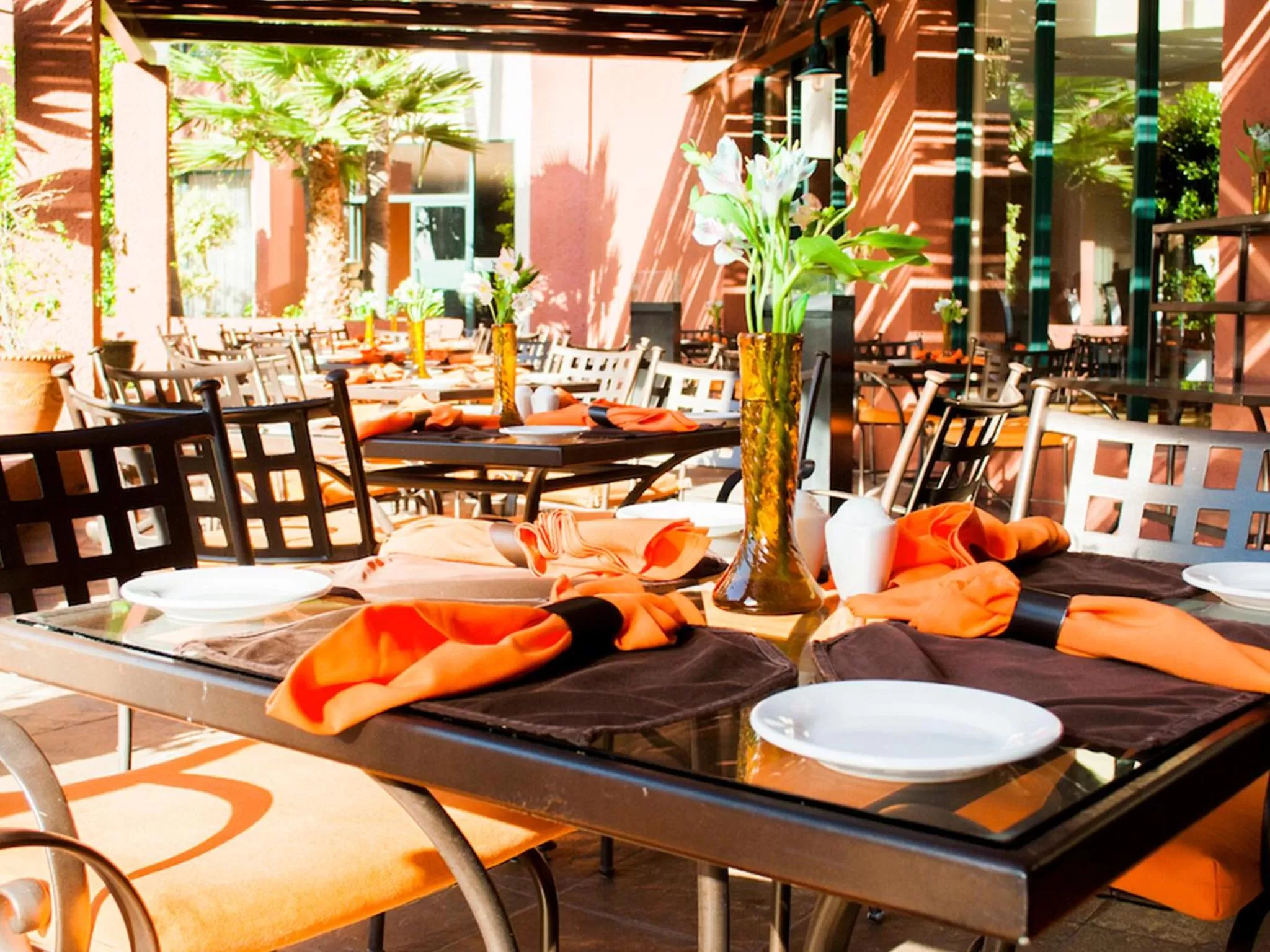 Restaurant/places to eat in Hotel Coral & Marina