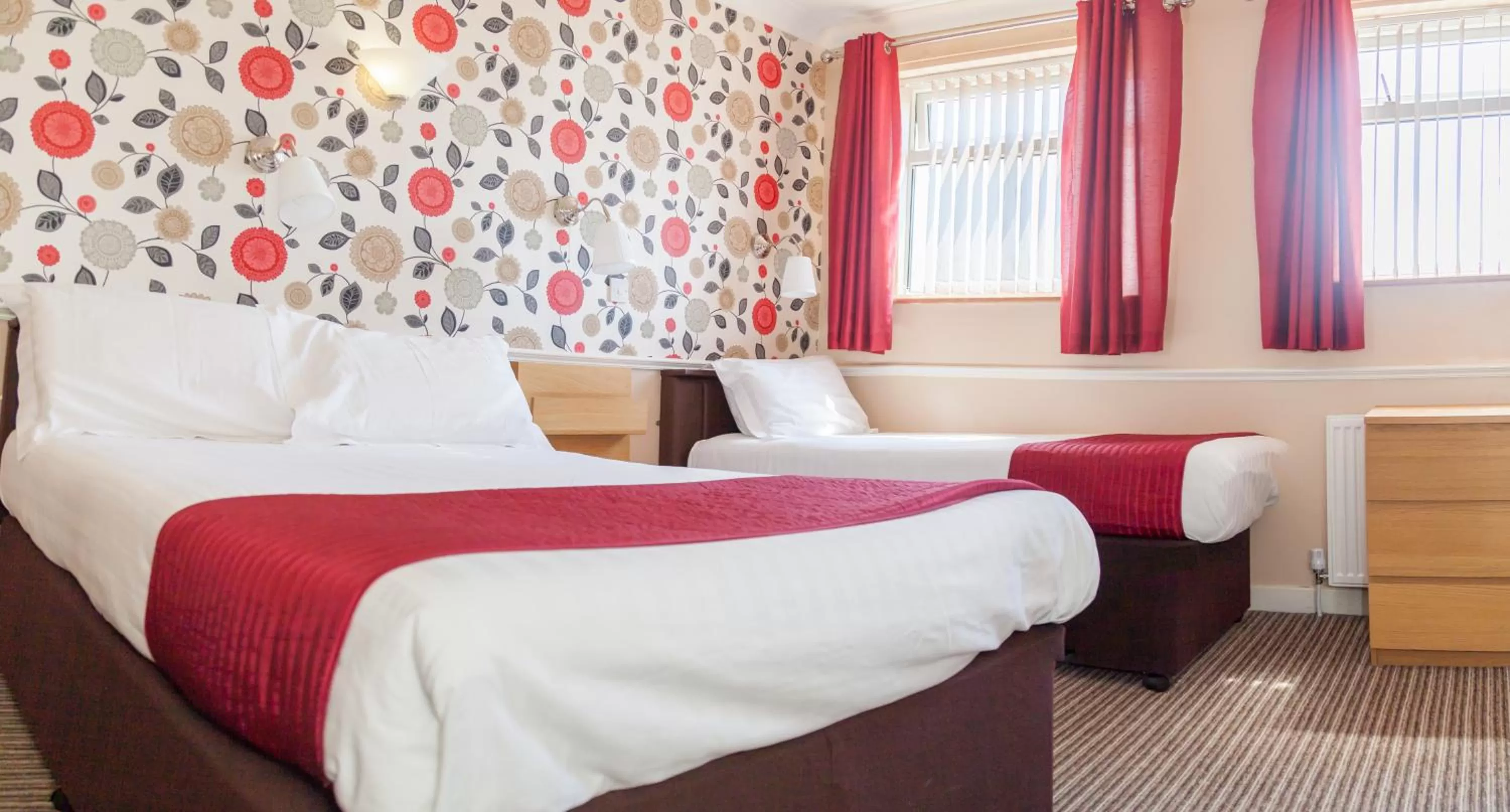 Bedroom, Bed in The Lawton