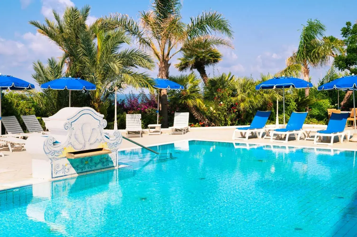 Spring, Swimming Pool in Hotel Capizzo