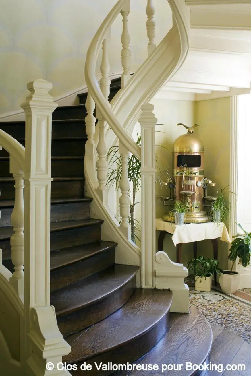 Lobby or reception in Clos de Vallombreuse, The Originals Relais Lobby or reception in Clos de Vallombreuse, The Originals Relais