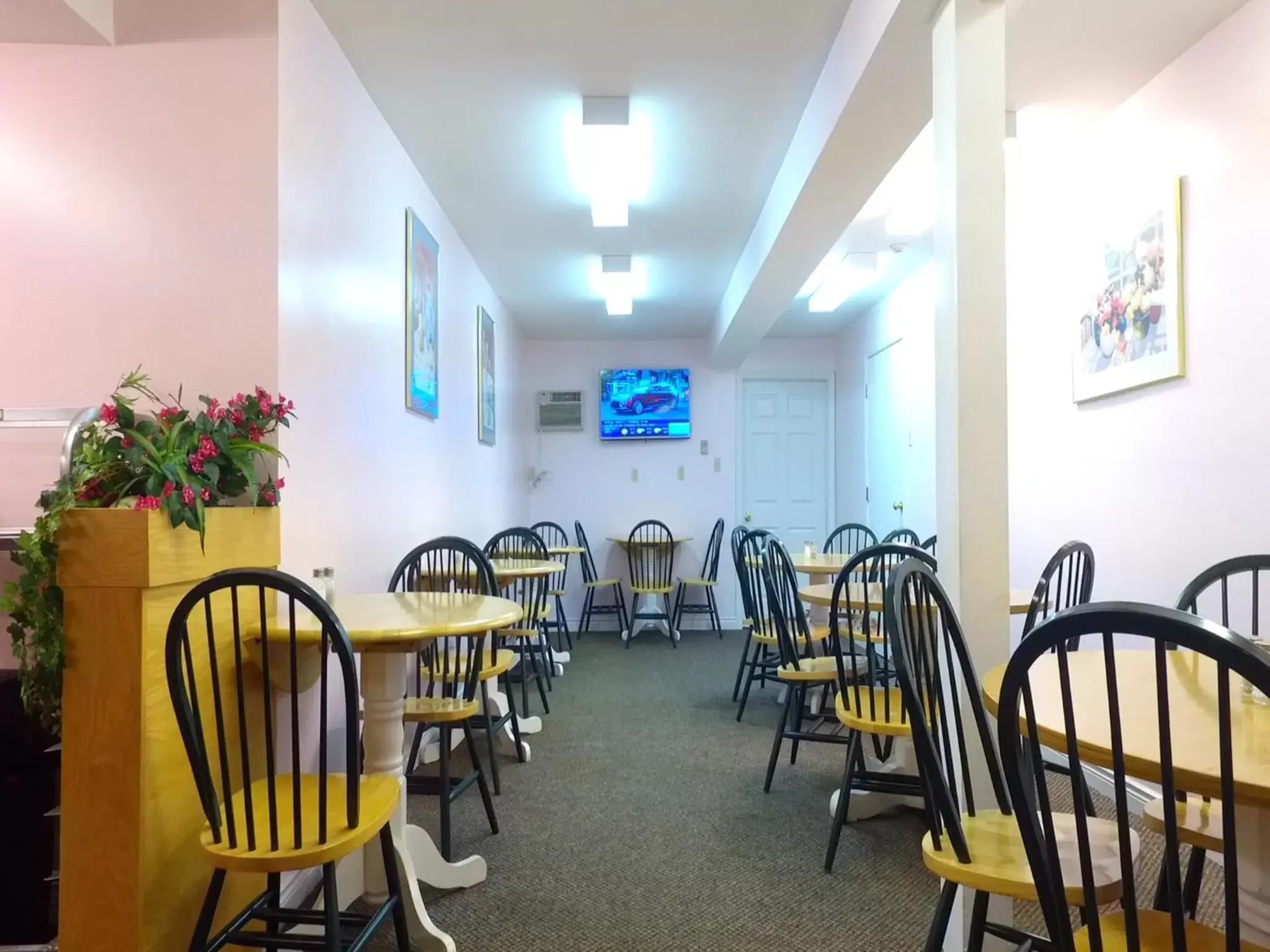 Restaurant/Places to Eat in Econo Lodge Inn & Suites Saint John