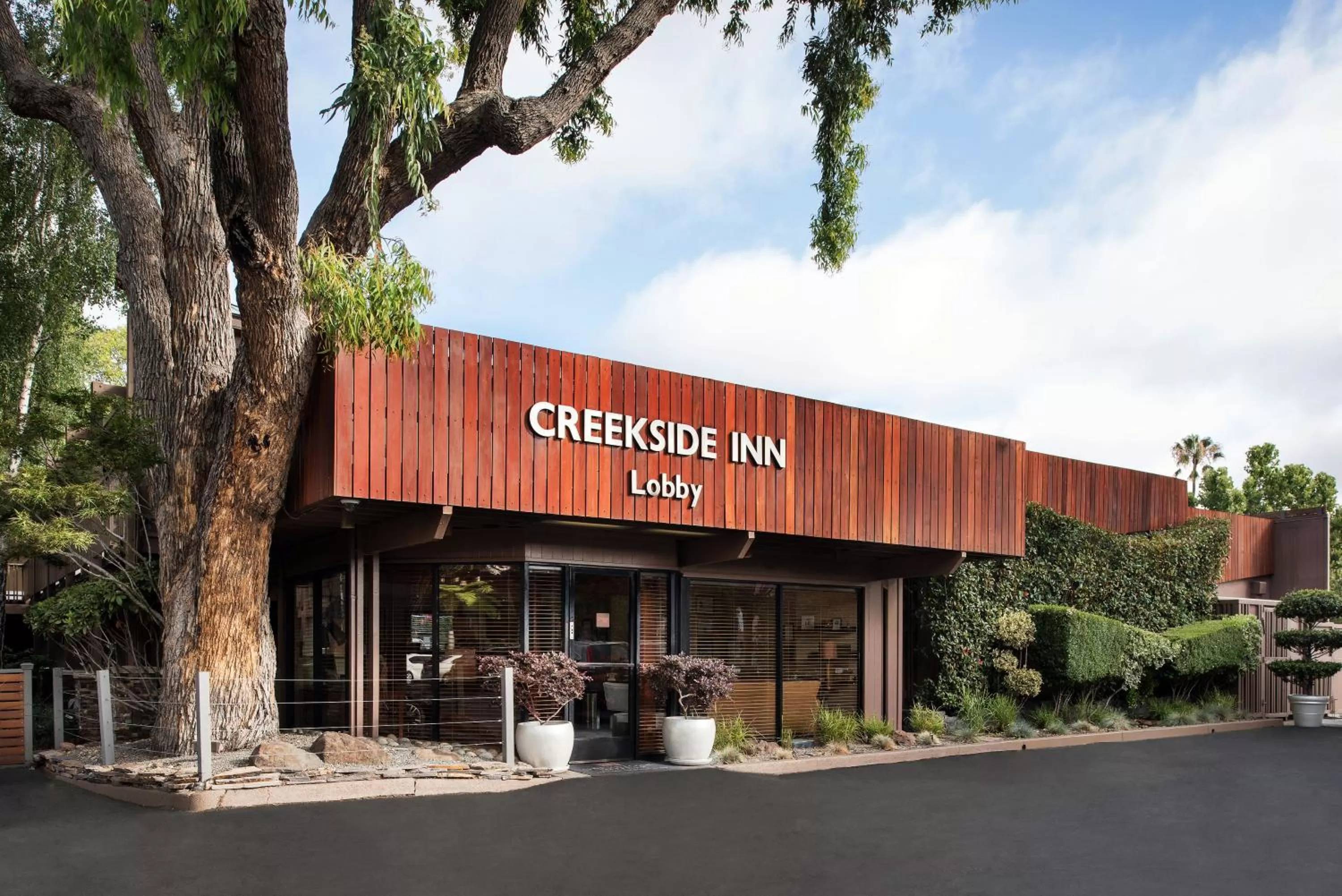 Facade/entrance in The Creekside Inn
