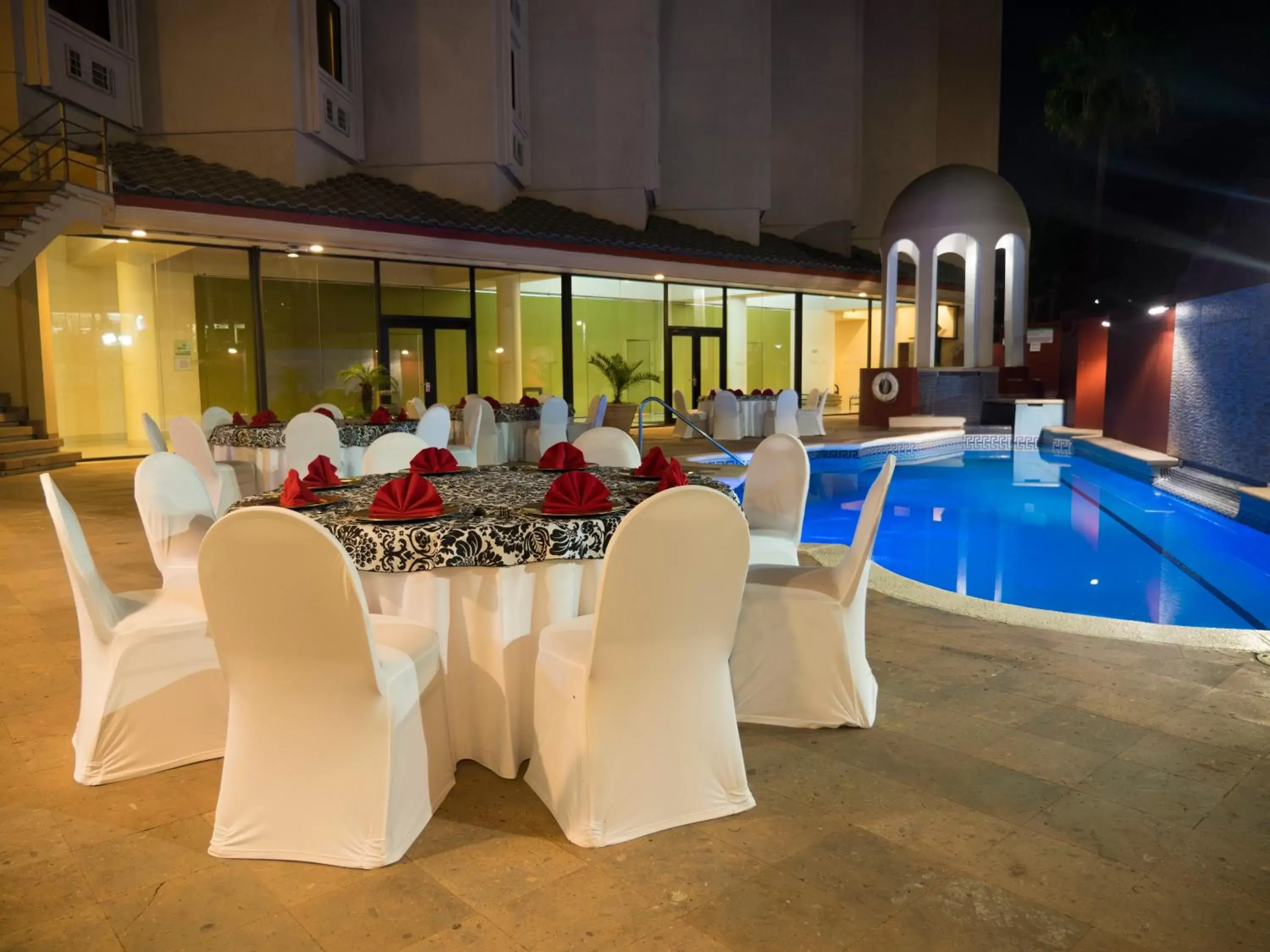 Swimming Pool in Holiday Inn Tijuana Zona Rio, an IHG Hotel