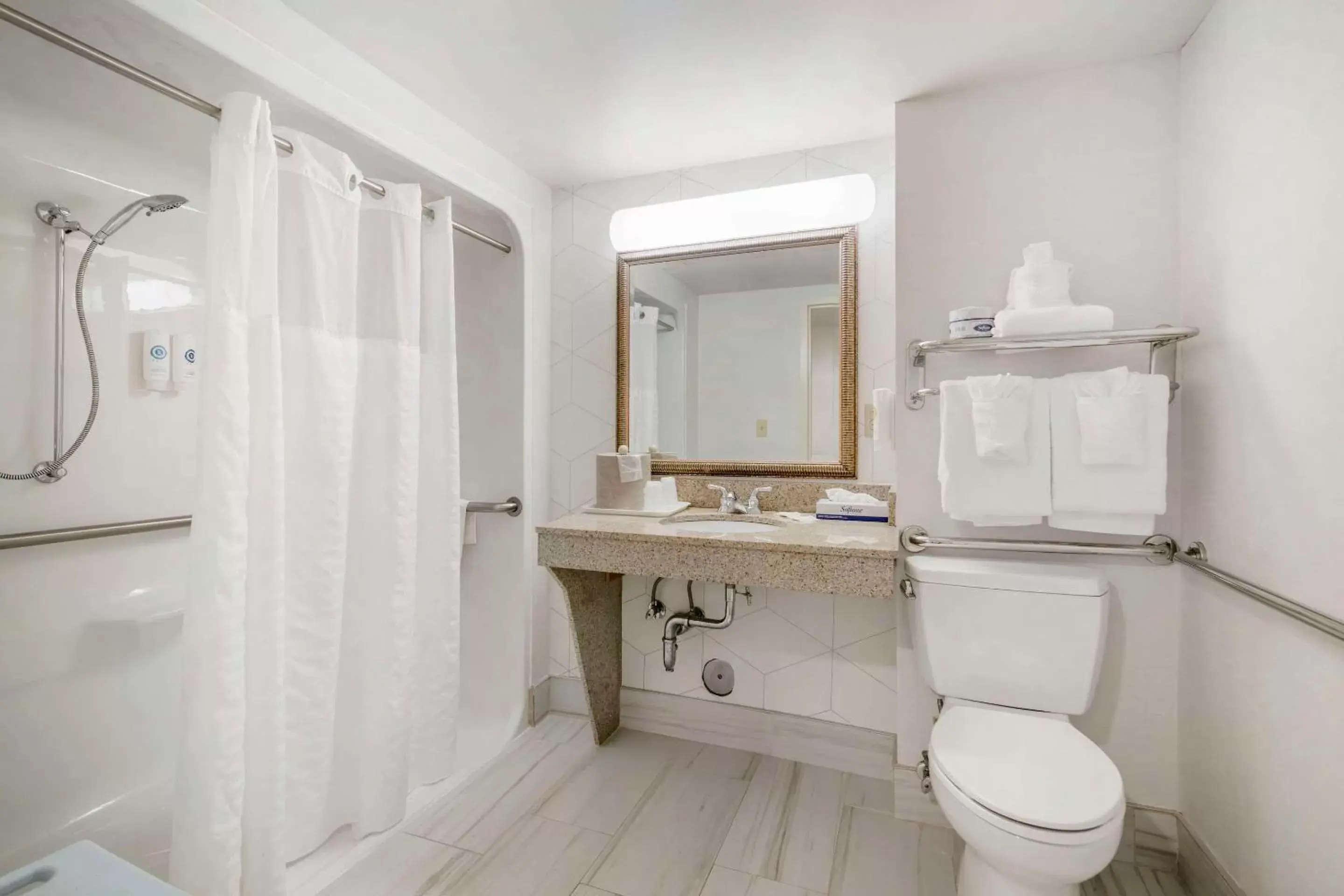 Bedroom, Bathroom in Comfort Inn & Suites Lake George