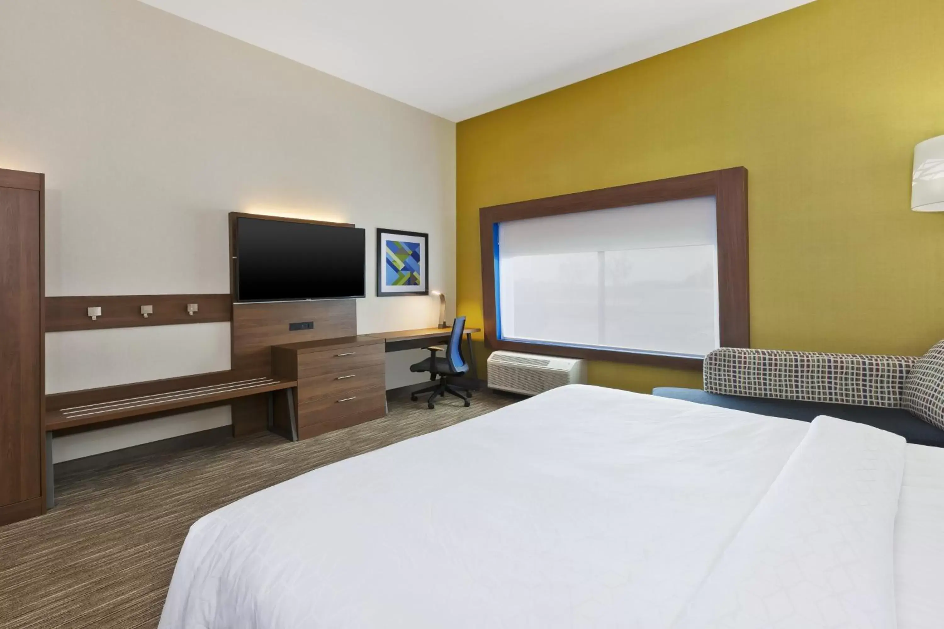 Photo of the whole room, Bed in Holiday Inn Express & Suites - Painesville - Concord, an IHG Hotel