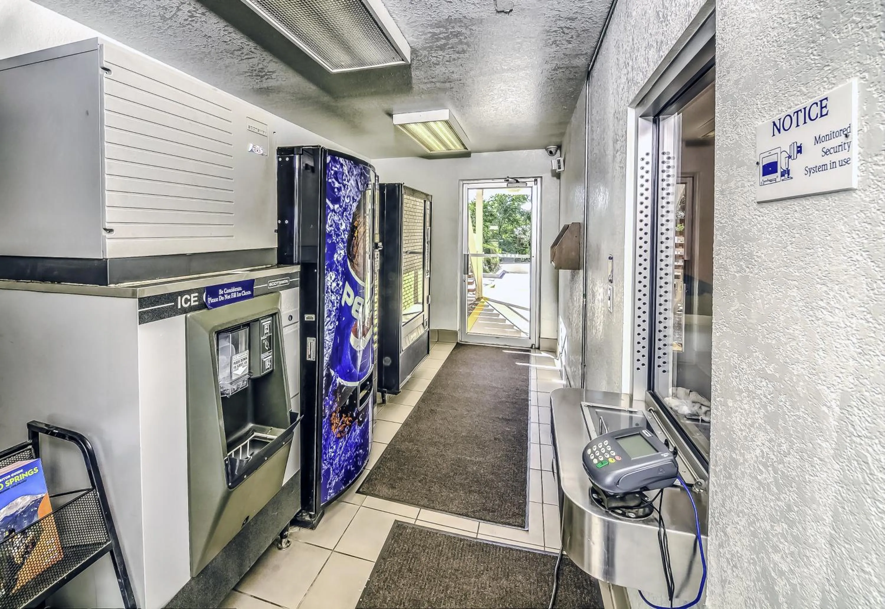 Food in Motel 6 Colorado Springs, CO – South/Metro Area