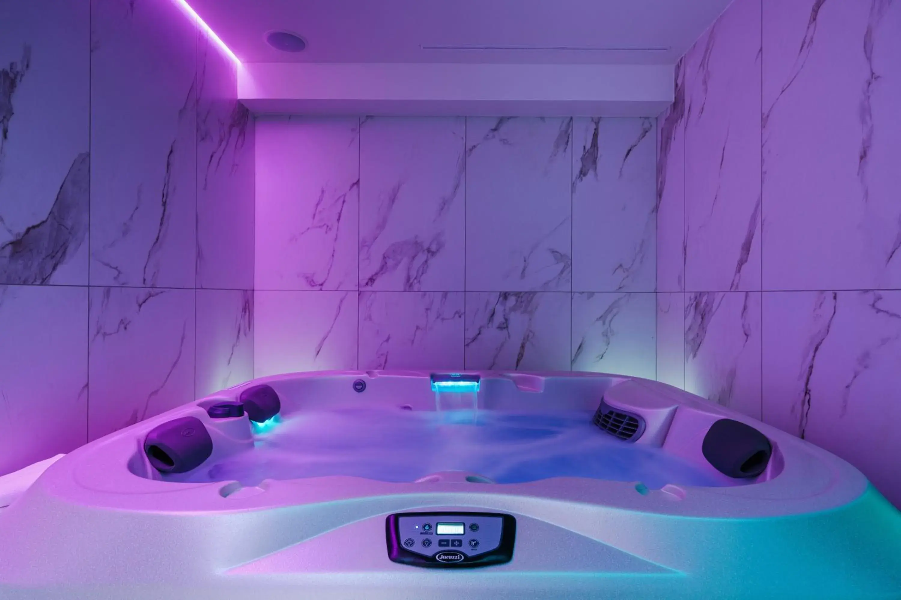 Hot Tub, Bathroom in Life Hotel
