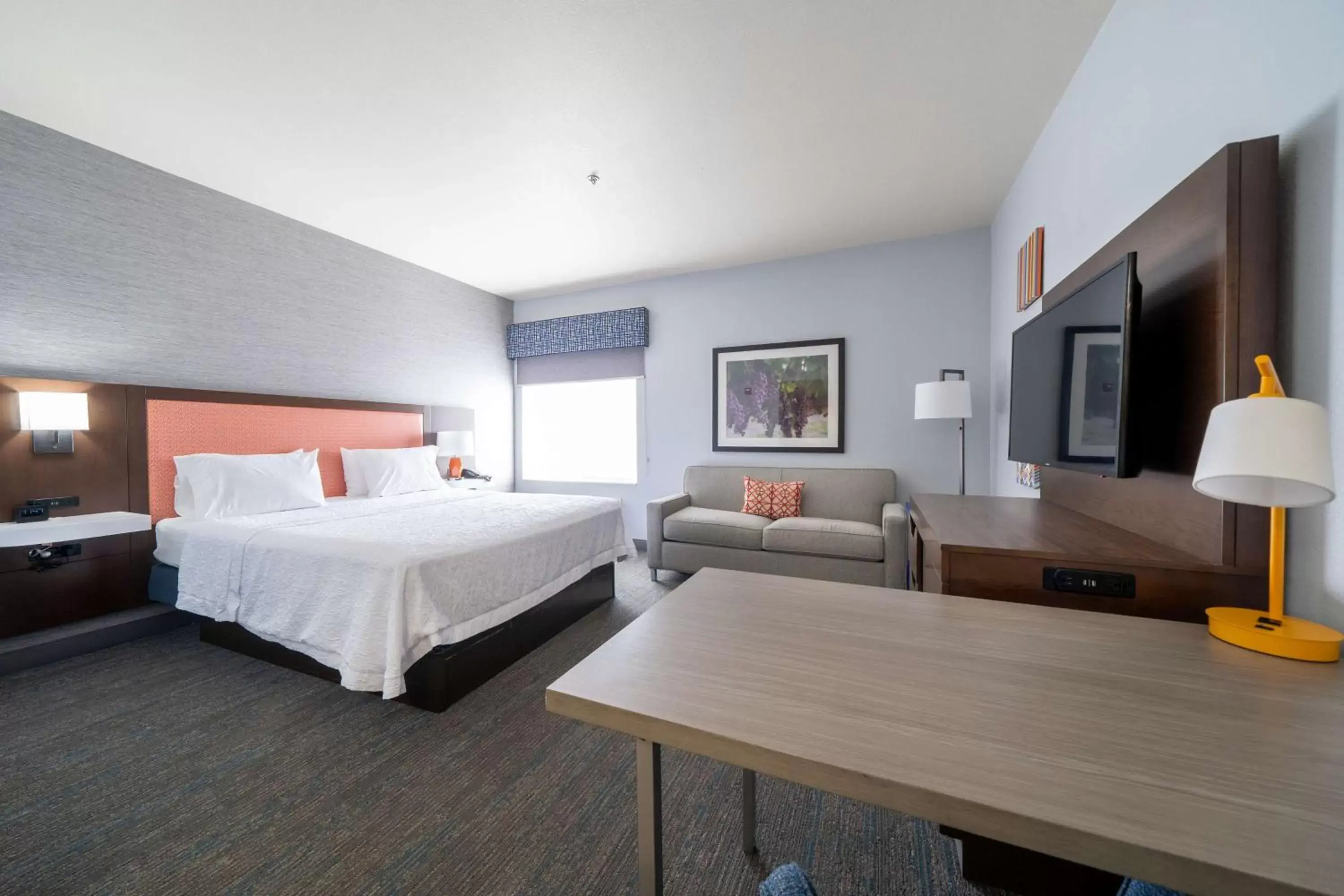 Bedroom in Hampton Inn & Suites Modesto - Salida