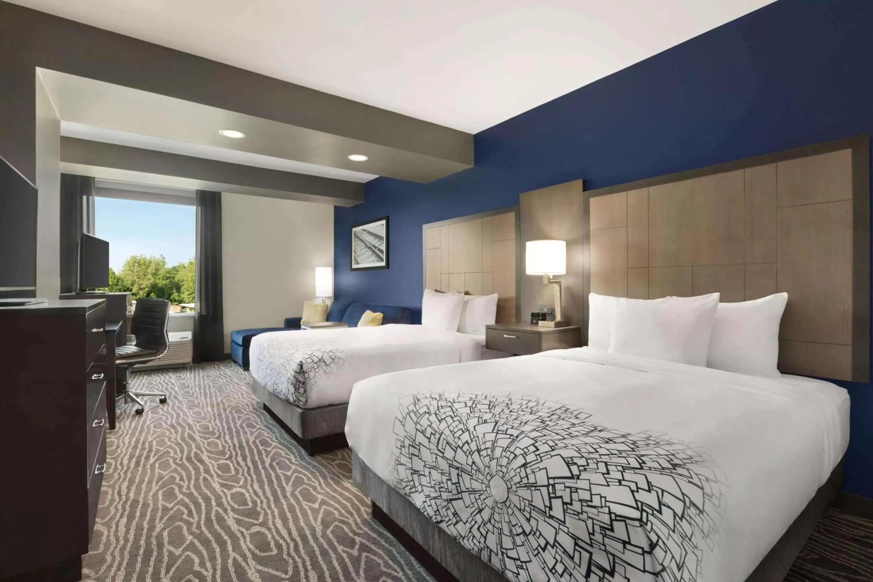TV and multimedia in La Quinta by Wyndham Rock Hill