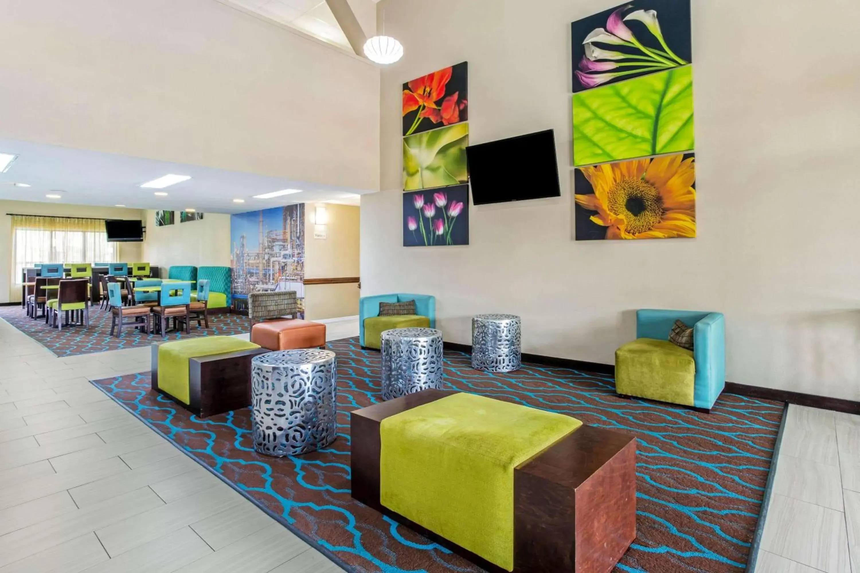 Lobby or reception, Lounge/Bar in La Quinta Inn by Wyndham Moss Point - Pascagoula