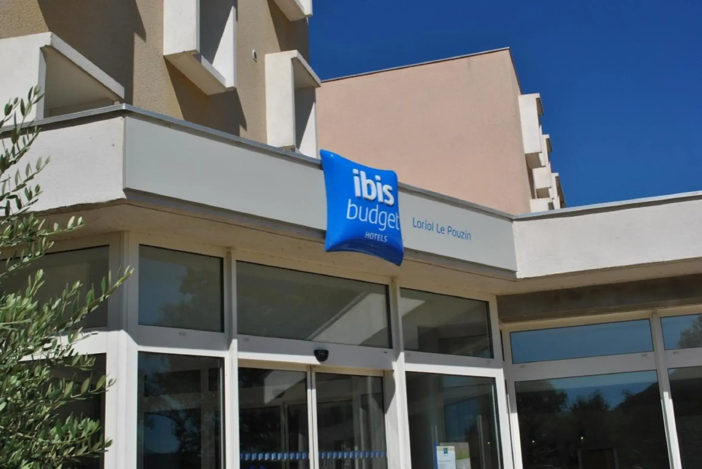 Facade/entrance in ibis budget Loriol Le Pouzin Facade/entrance in ibis budget Loriol Le Pouzin