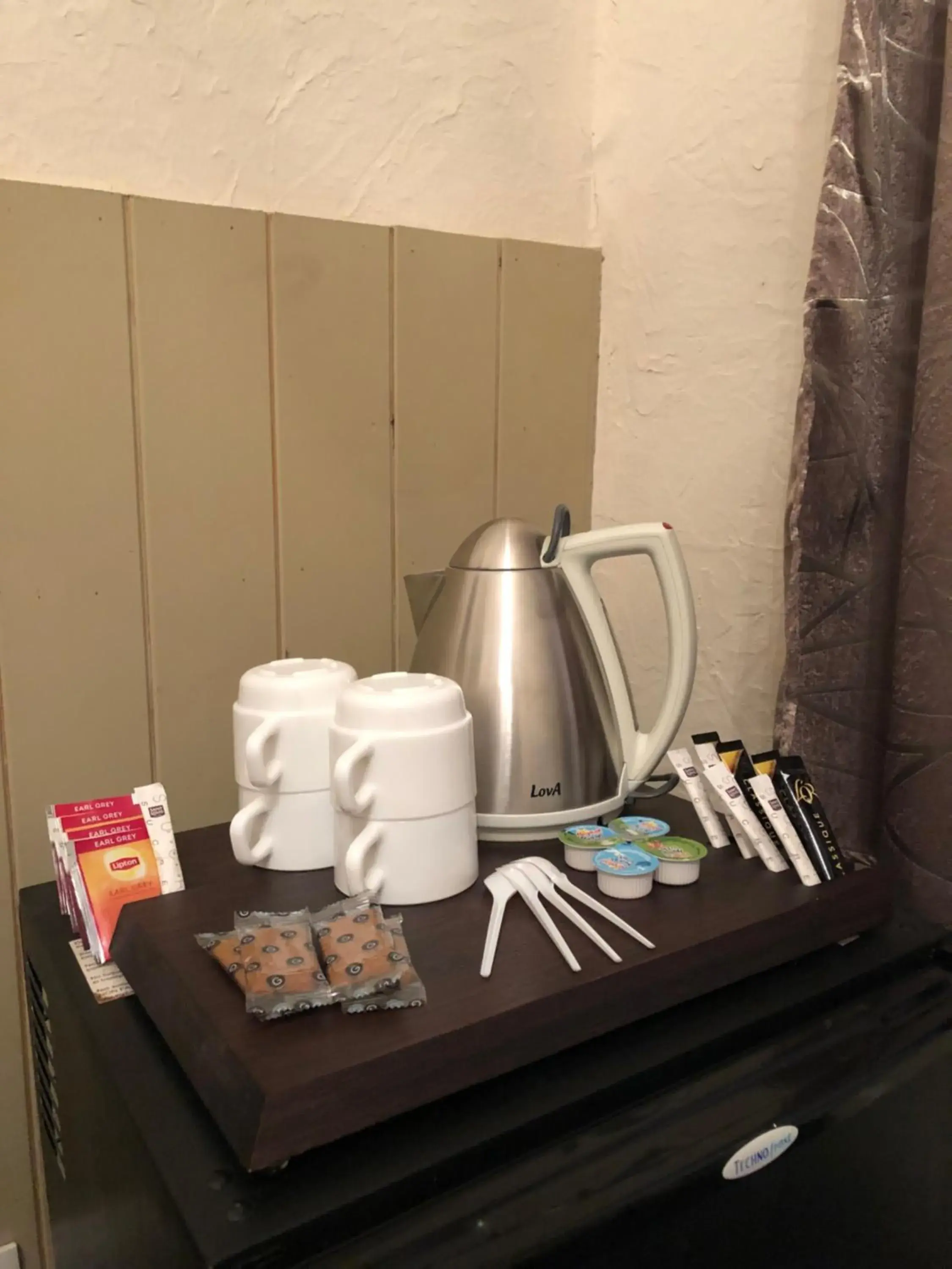 Coffee/tea facilities, Kitchen/Kitchenette in Hotel De France