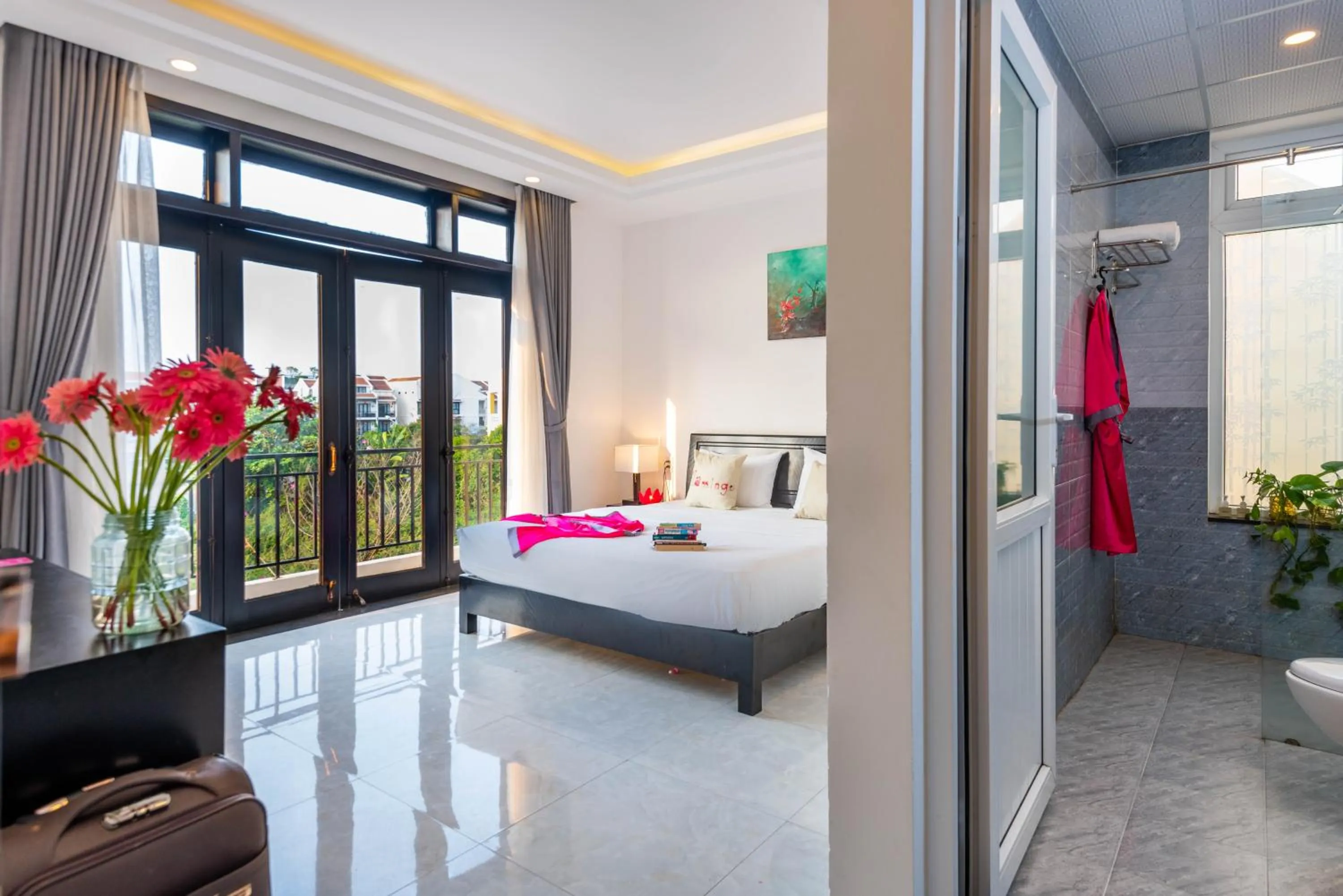 Bed in Flamingo Villa Homestay - Big Rooms with Balcony - Close to Hoi An Old Town 200m & Temple Bridge - Large Outside Pool for Sun Bathing