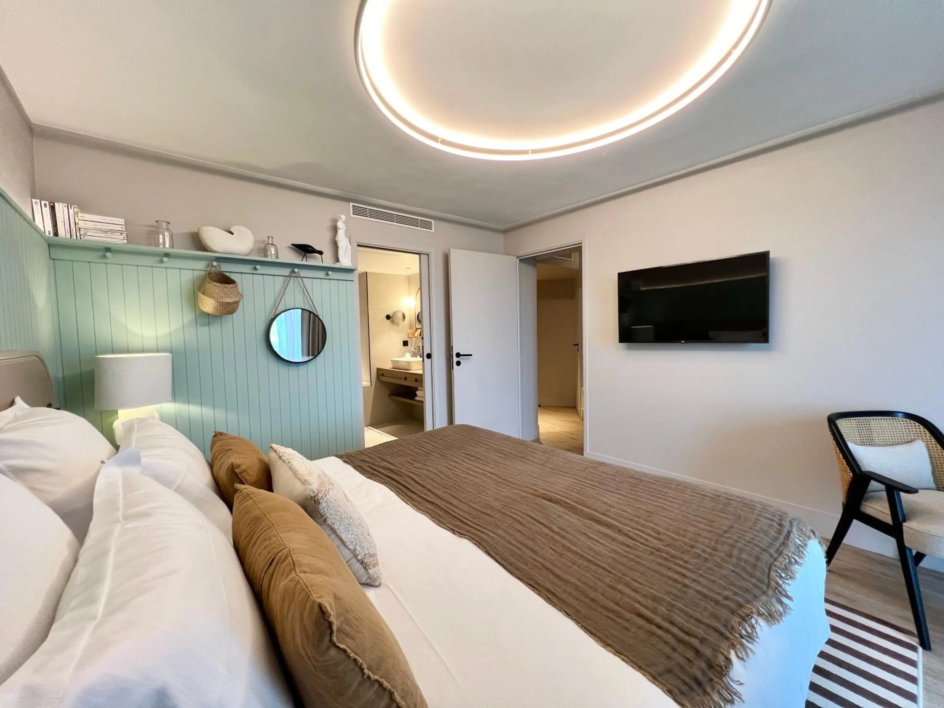 Bed in Emeria Dinard Thalasso Spa