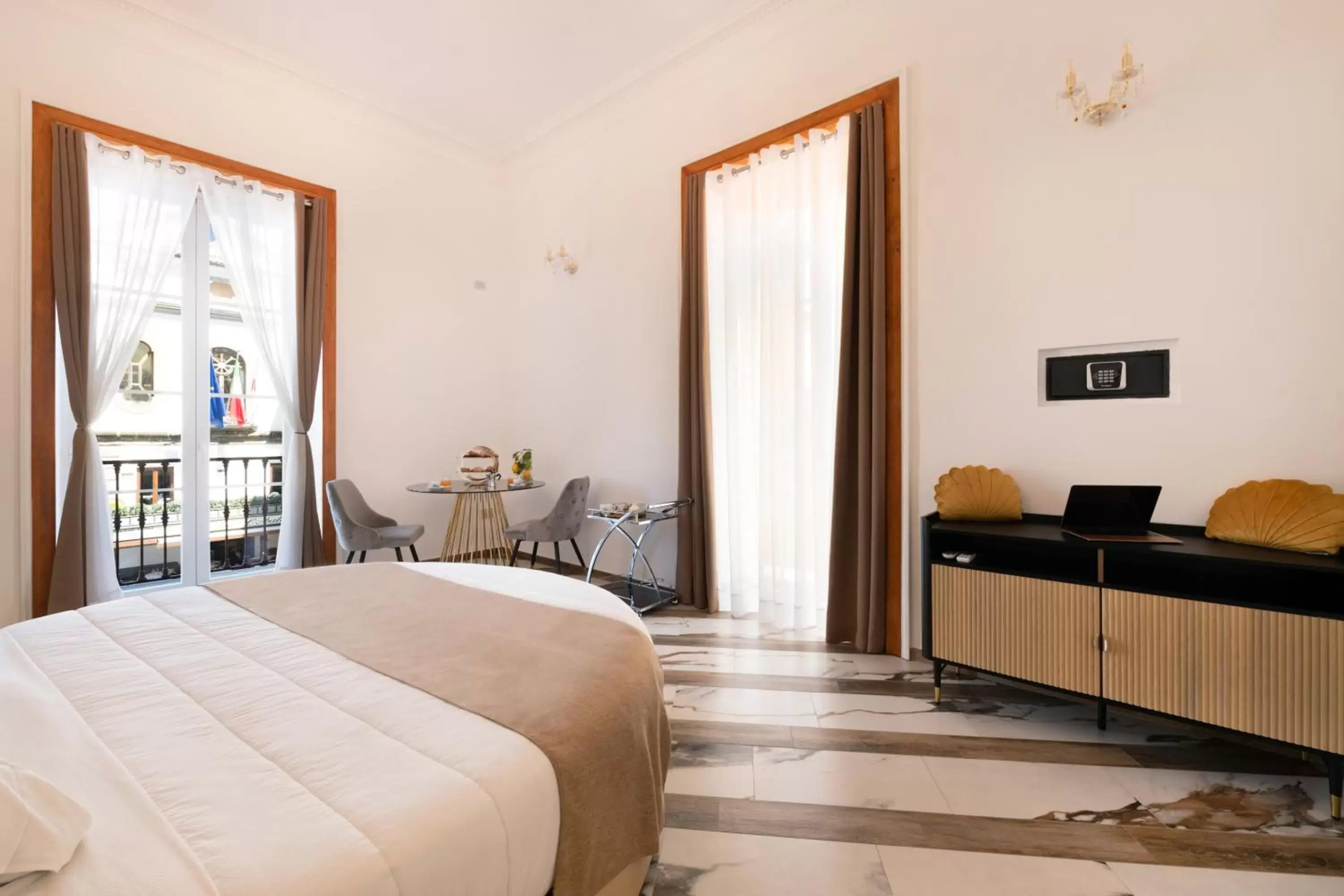 Bird's eye view, Bed in Sant'Antonino Luxury Suite