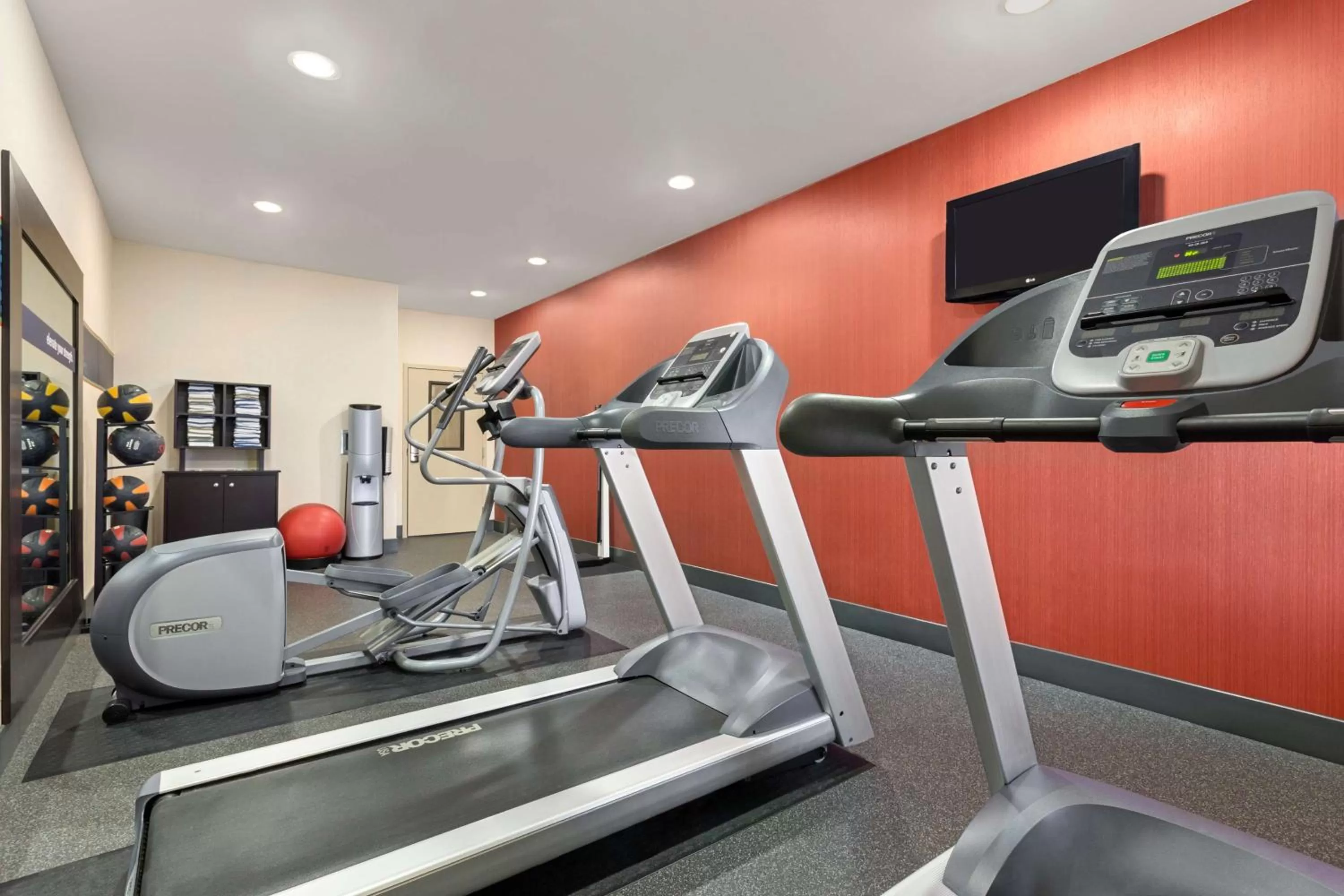 Fitness centre/facilities in Hampton Inn Wichita-East