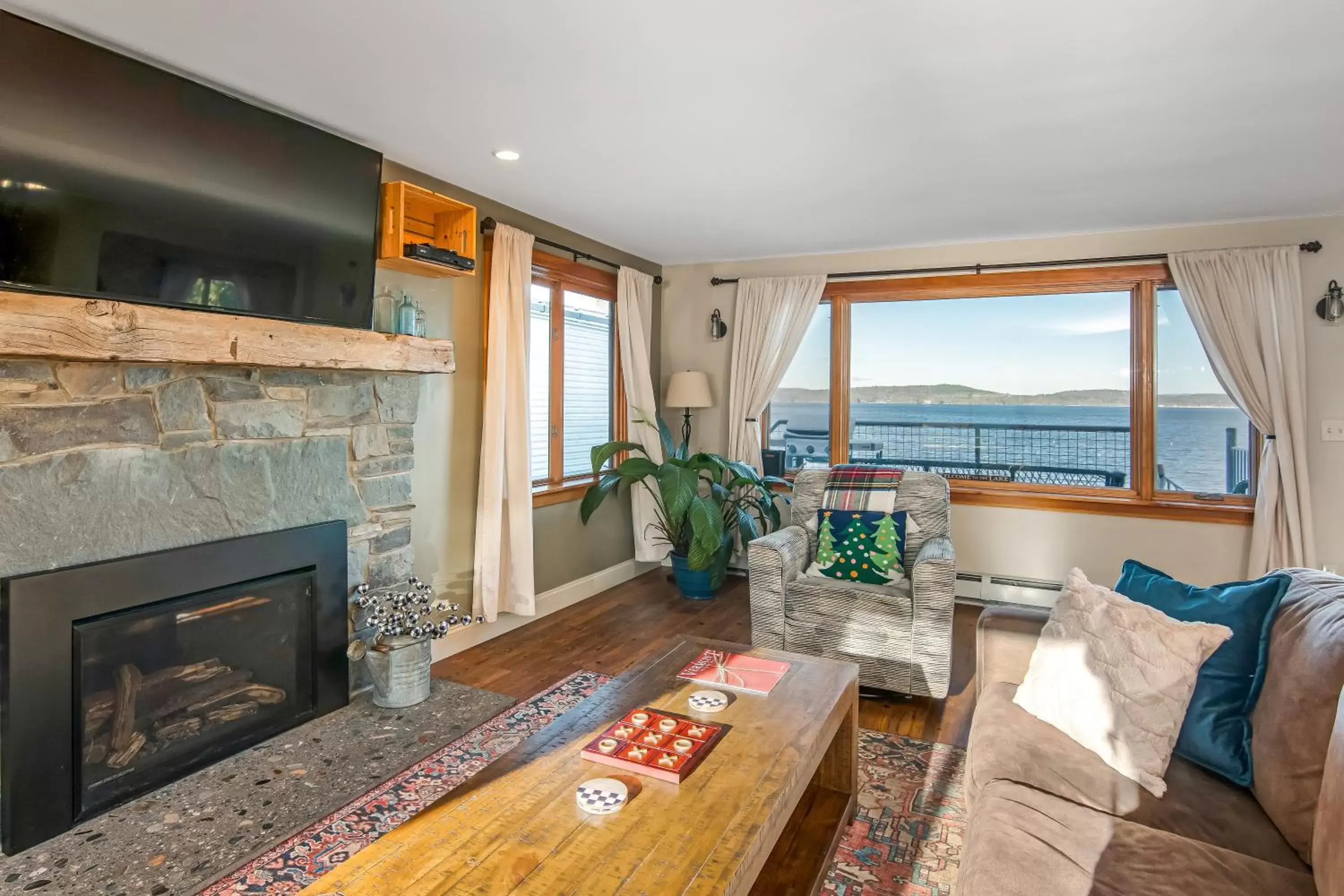 Living room, Seating Area in Lakeshore Vermont