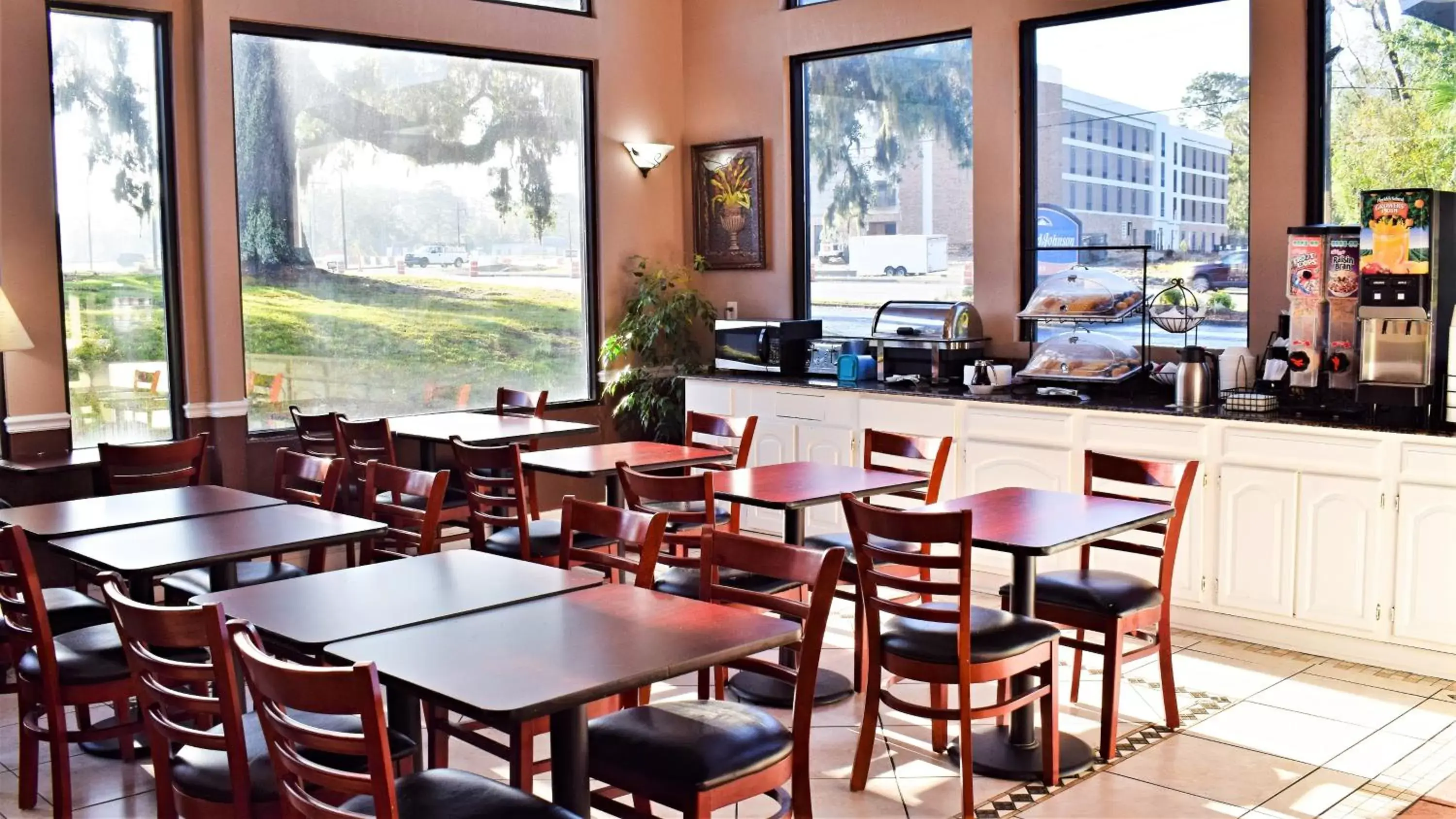 Buffet breakfast in Howard Johnson by Wyndham Beaufort/Parris Island Buffet breakfast in Howard Johnson by Wyndham Beaufort/Parris Island