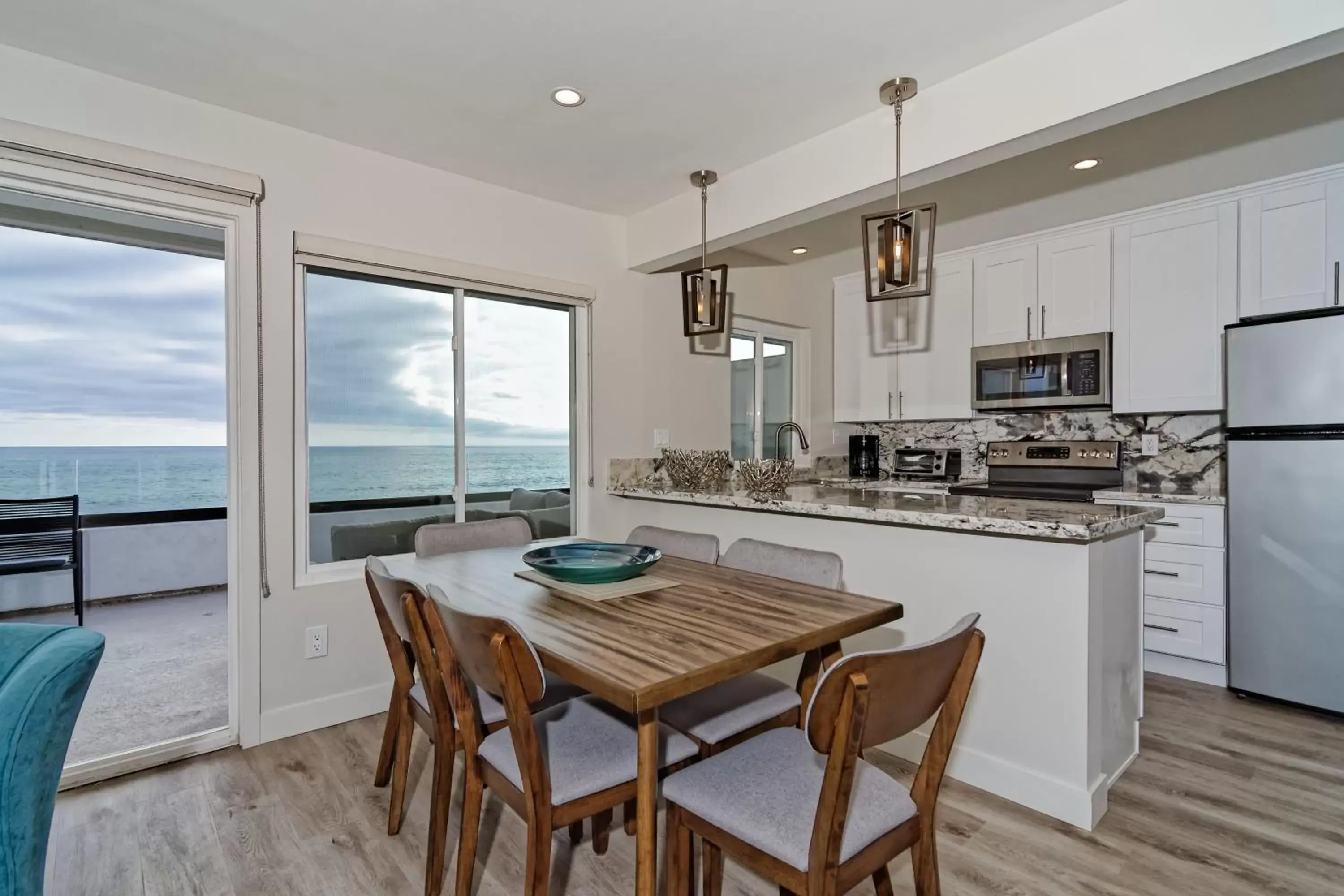 Kitchen or kitchenette, Dining Area in Ocean Villas Beach Front