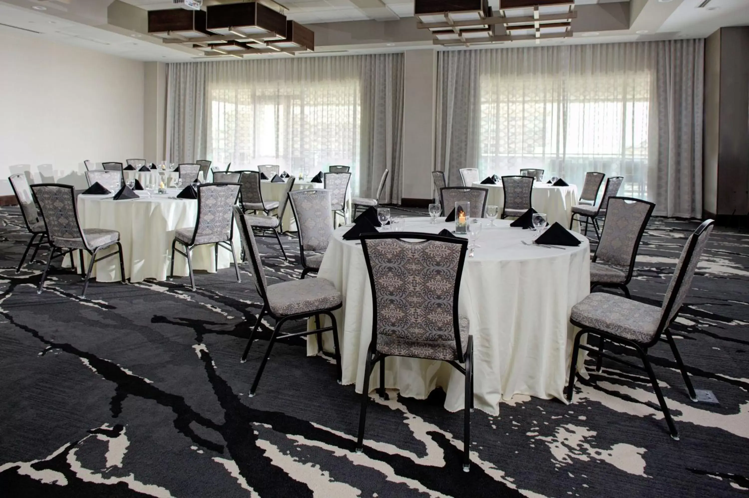 Meeting/conference room, Restaurant/Places to Eat in Hilton Garden Inn Charlotte Waverly