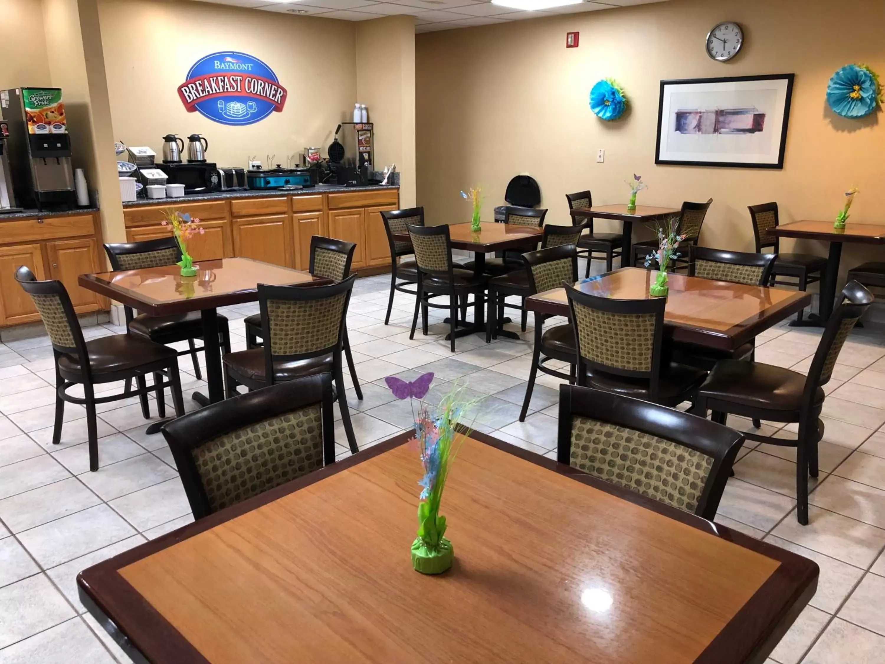 Restaurant/Places to Eat in Baymont by Wyndham Fort Wayne