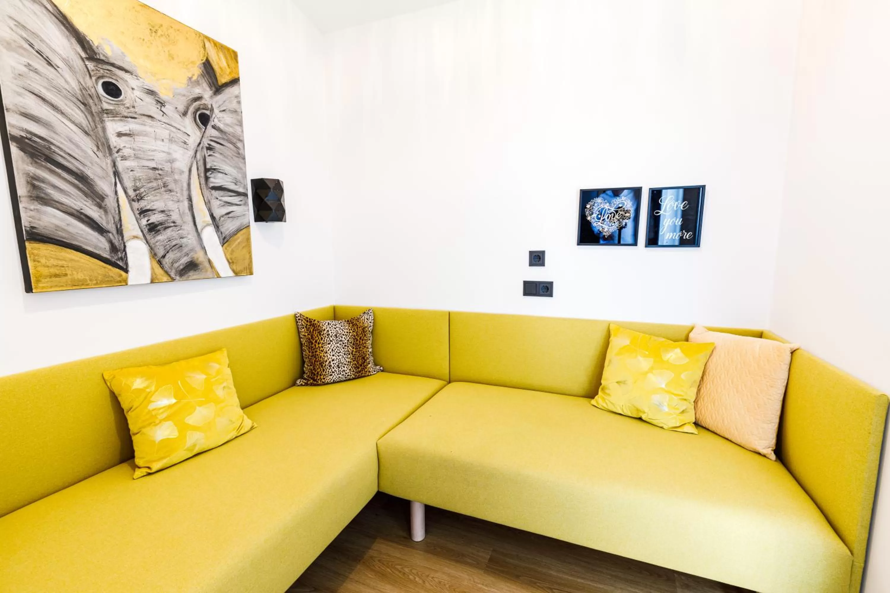 Staff in Arthotel Restaurant Pfeffermühle