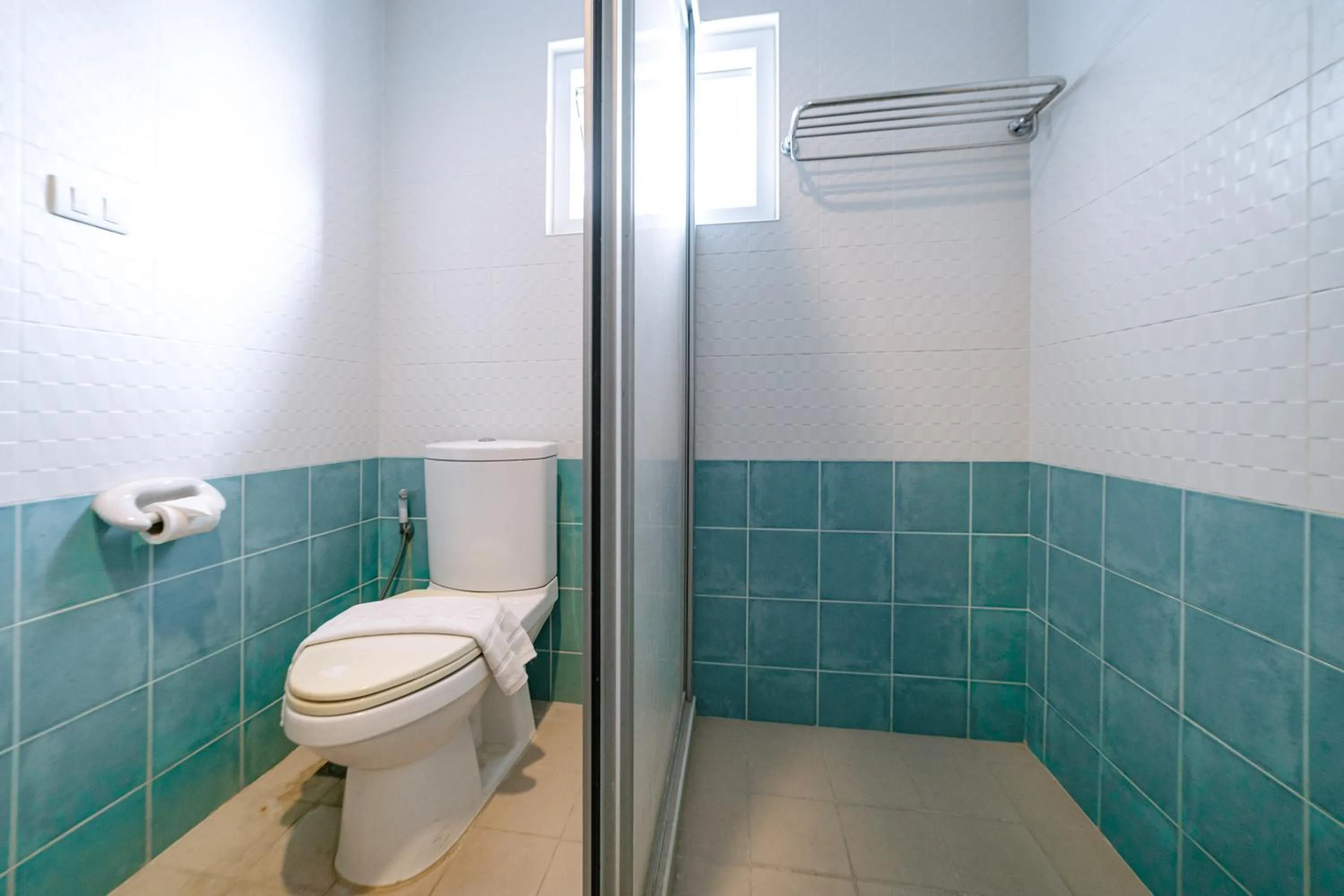 Toilet in Ratana Hotel Sakdidet, PHUKET TOWN