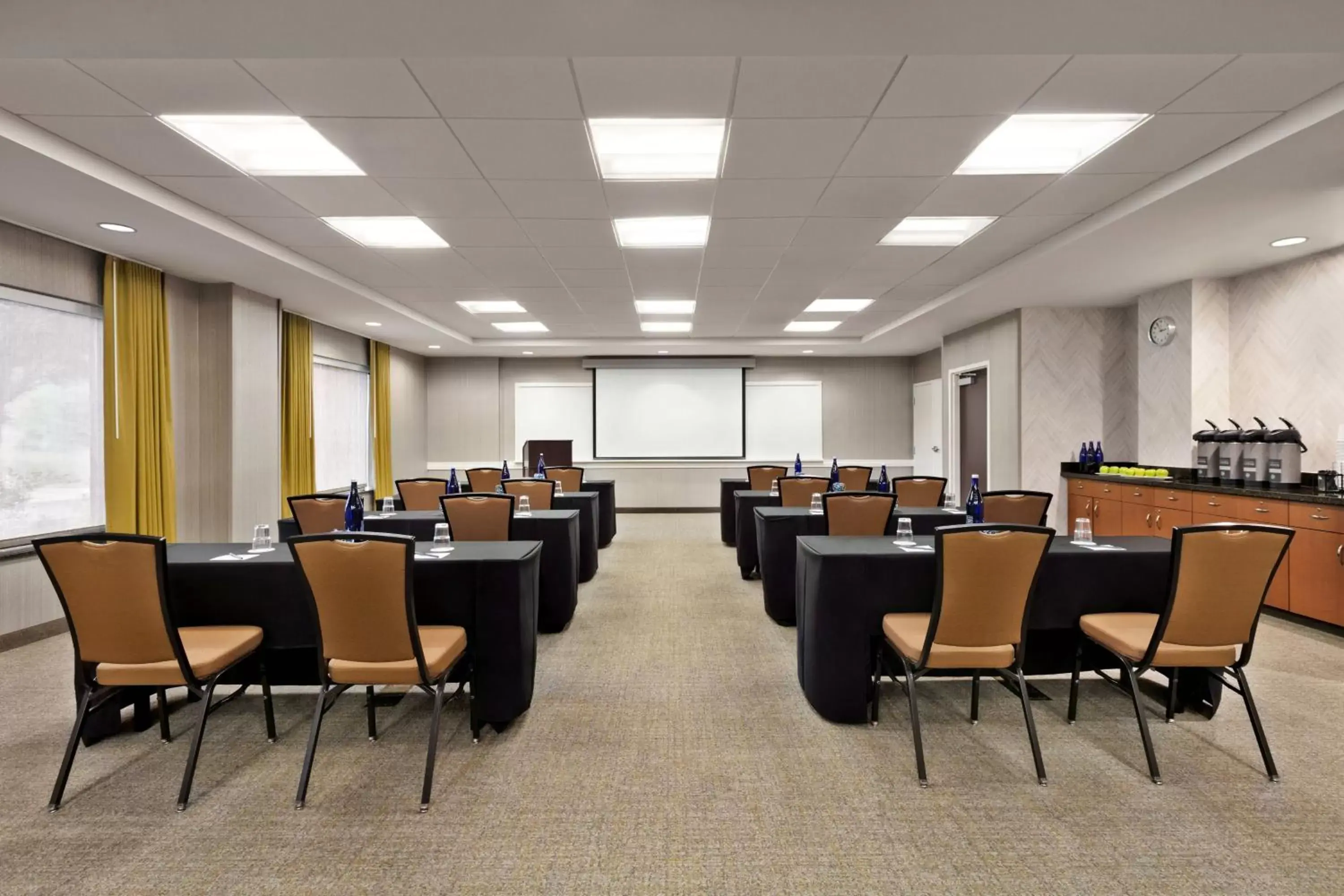 Meeting/conference room in SpringHill Suites Dulles Airport