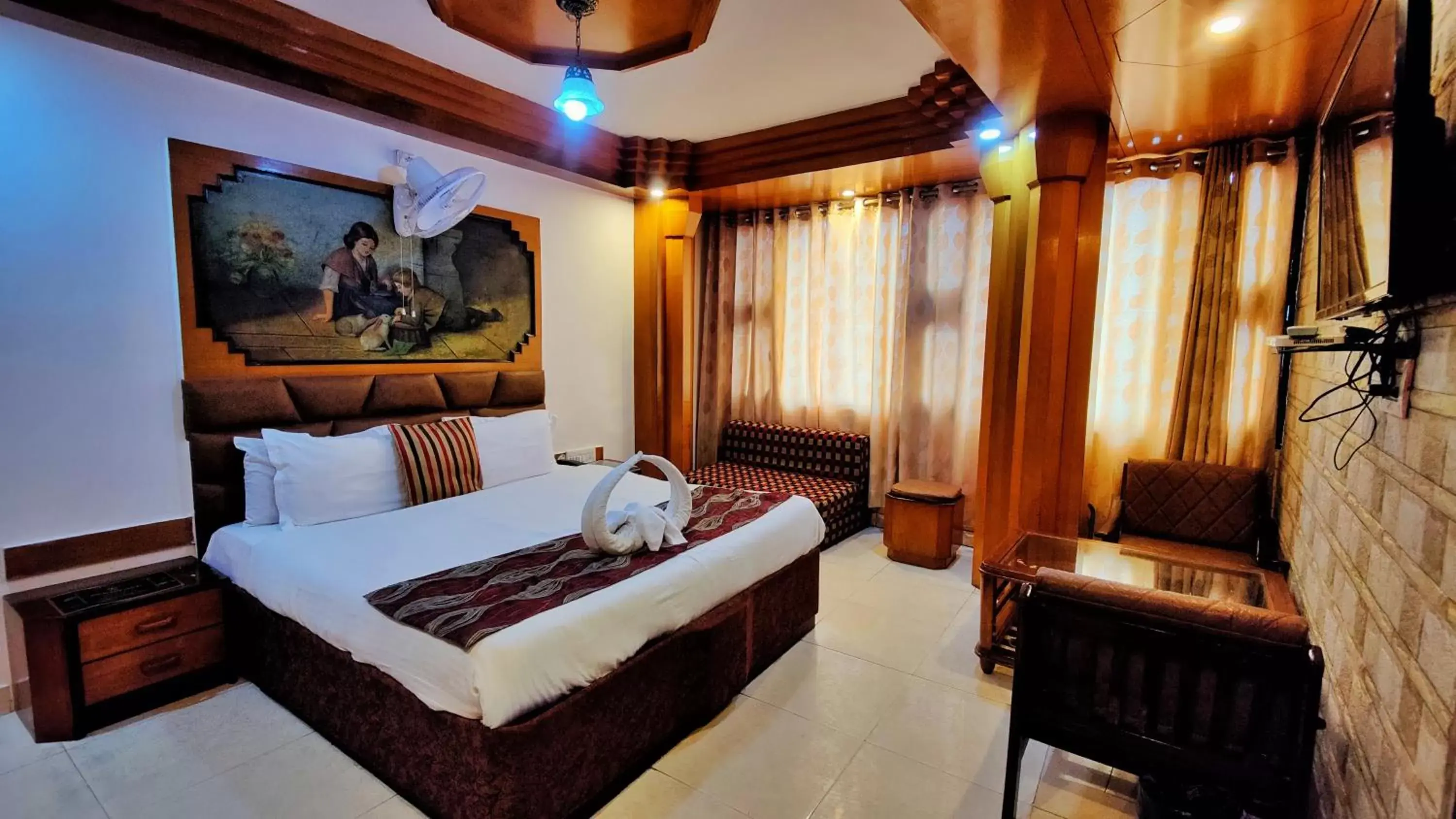 Bedroom, Bed in Auckland Hotel and Restaurant Near Mall Road Bedroom, Bed in Auckland Hotel and Restaurant Near Mall Road