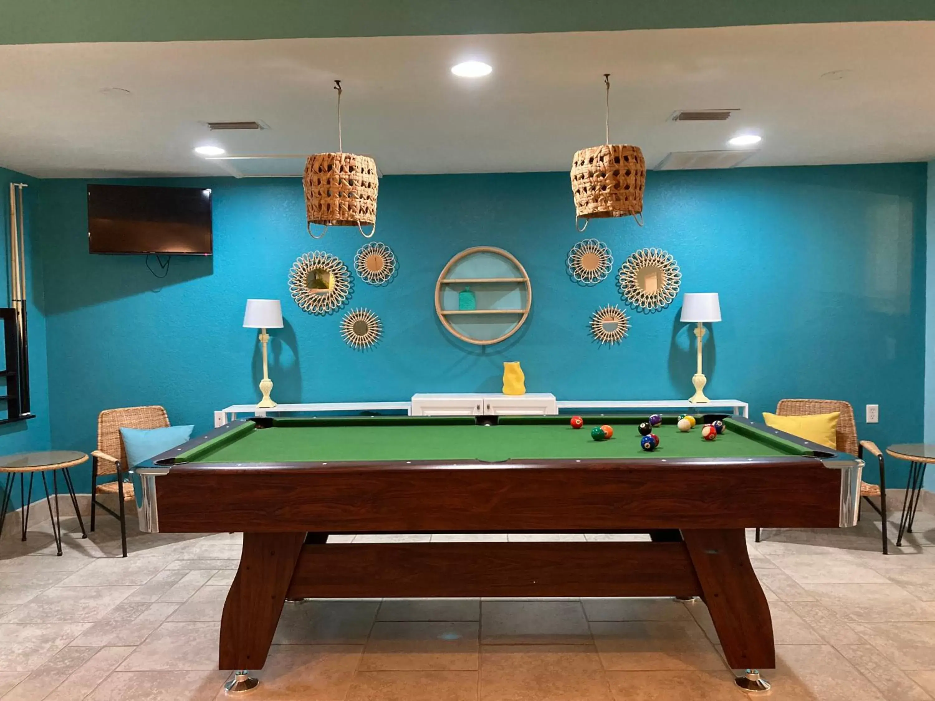 Billiards in 3Gulls Inn Ozona-Boutique Hotel-Steps from Restaurants & Brewery-Pet Friendly