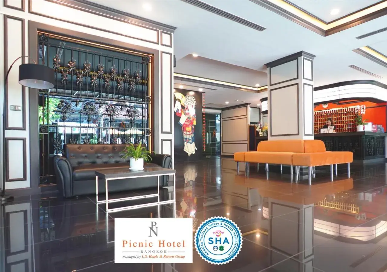 Lobby or reception, Lounge/Bar in Picnic Hotel Bangkok