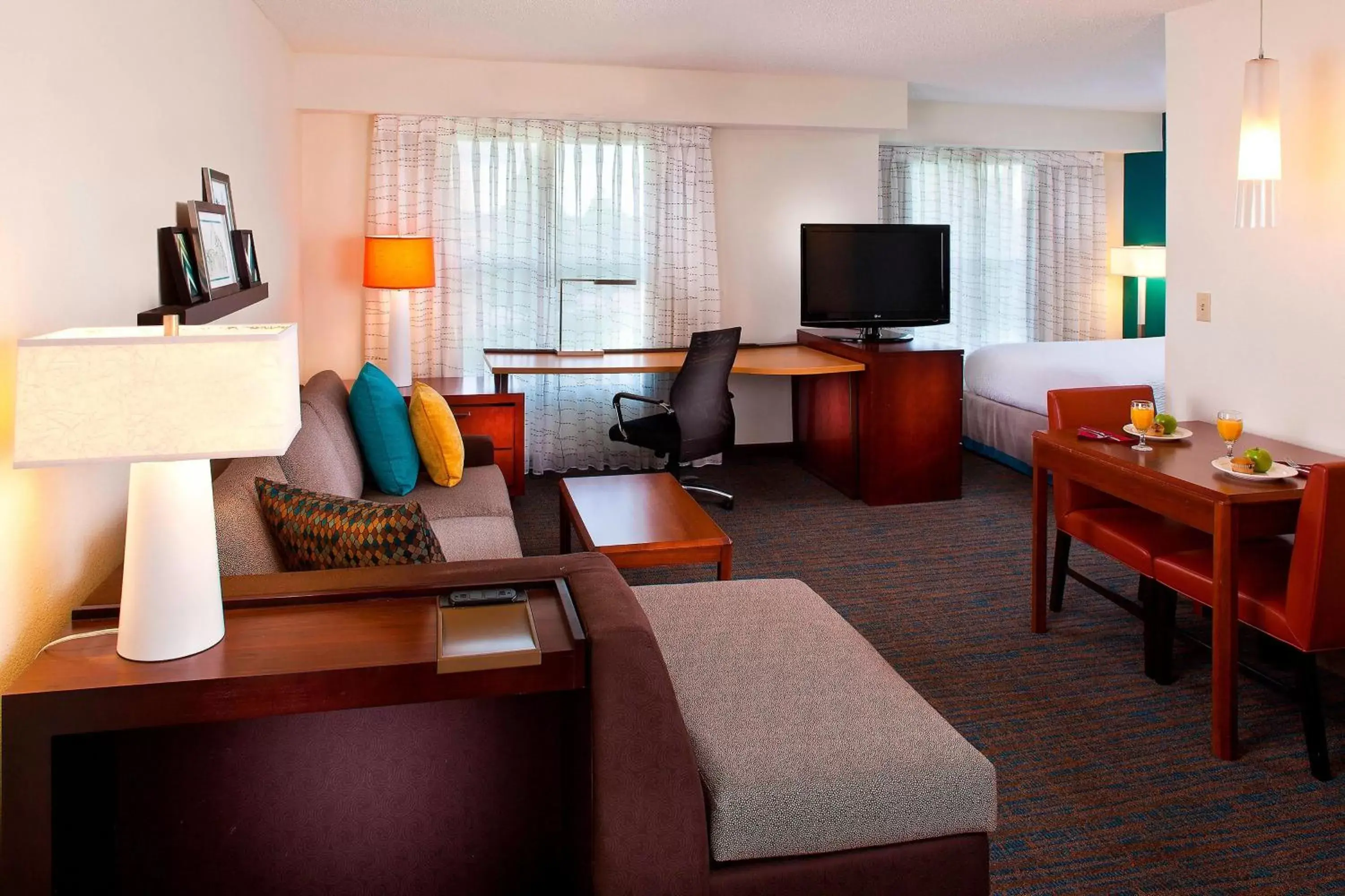 Photo of the whole room, Seating Area in Residence Inn Baton Rouge Siegen