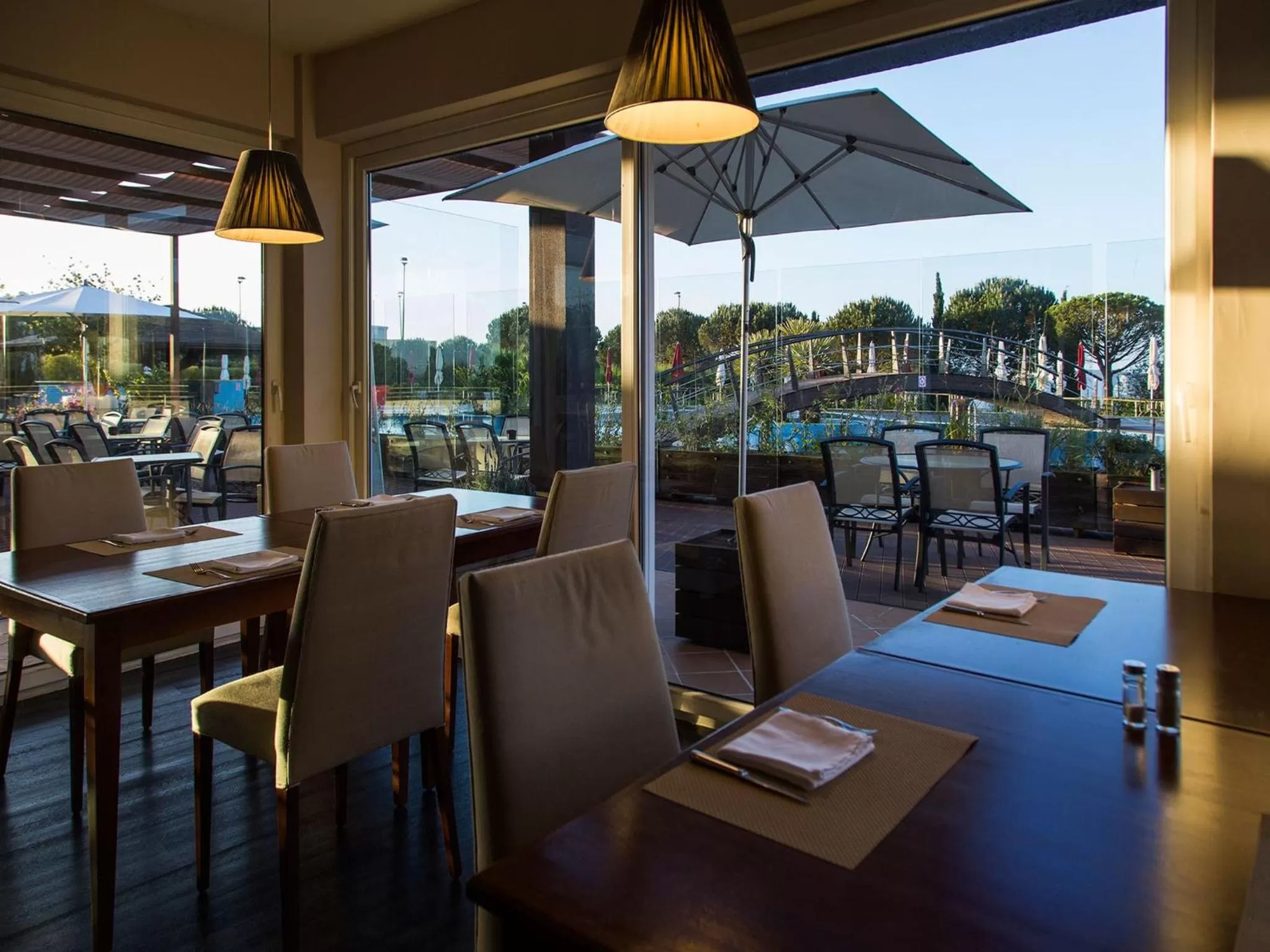 Restaurant/places to eat in MS Aparthotel