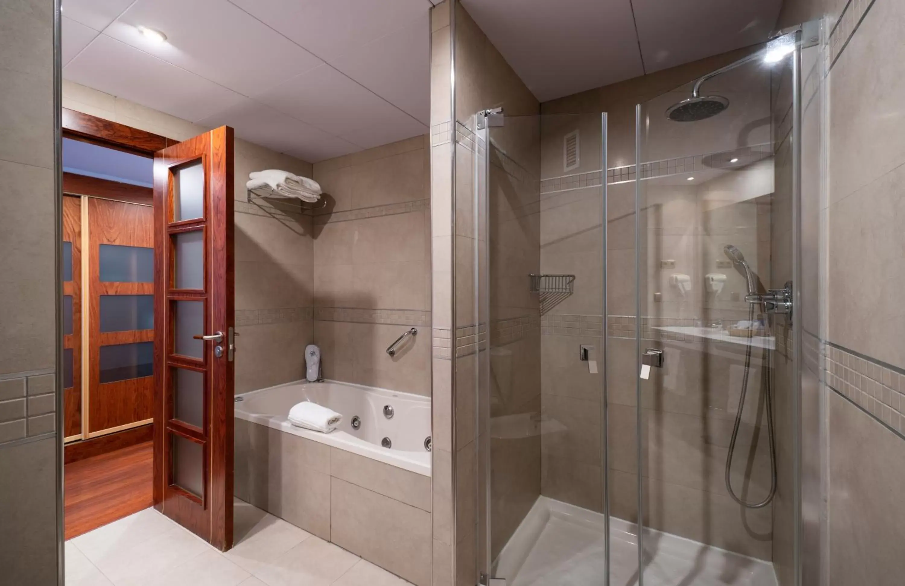 Shower, Bathroom in Hotel MS Maestranza Málaga