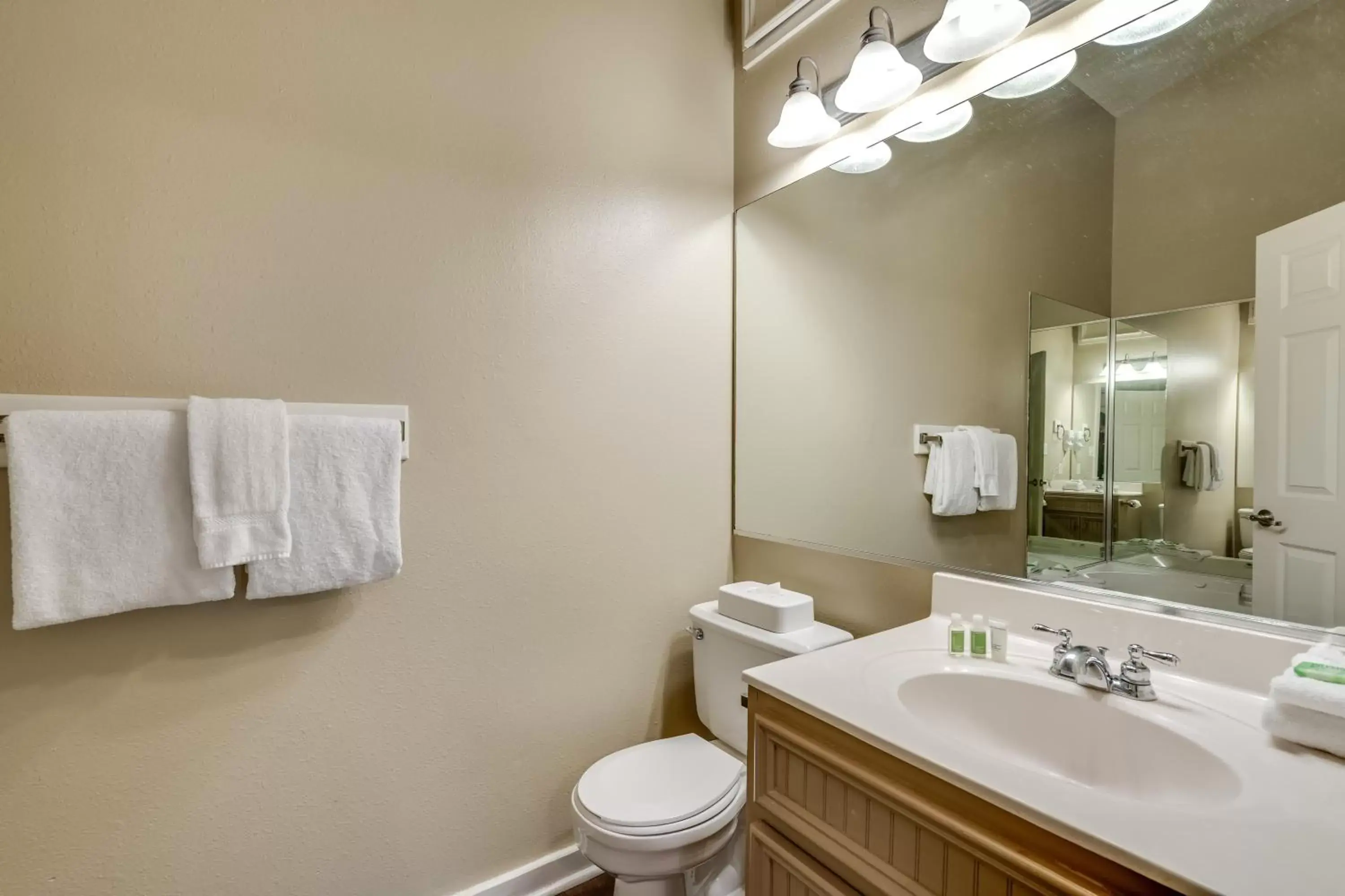 Photo of the whole room, Bathroom in Holiday Inn Club Vacations Piney Shores Resort at Lake Conroe