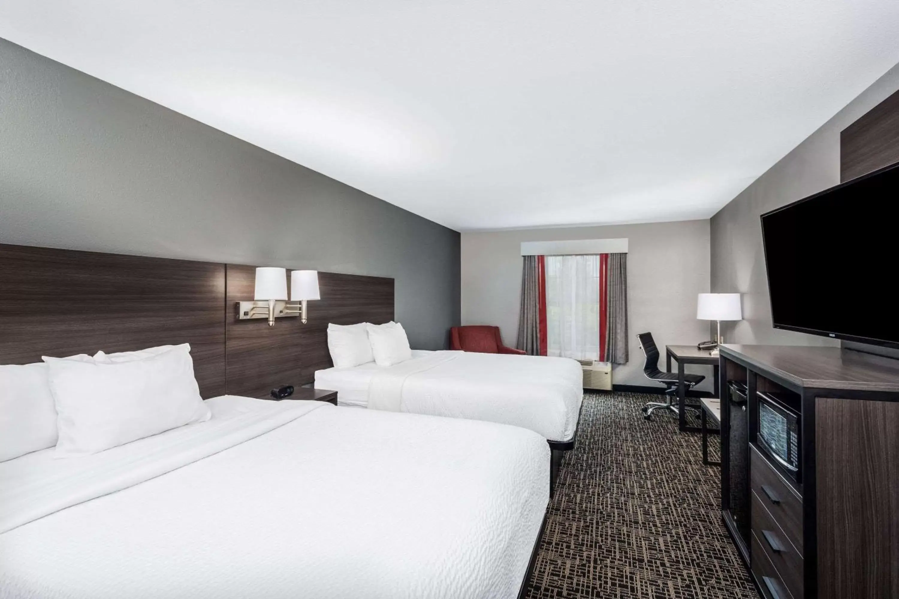 Photo of the whole room, Bed in Ramada by Wyndham Sellersburg/Louisville North