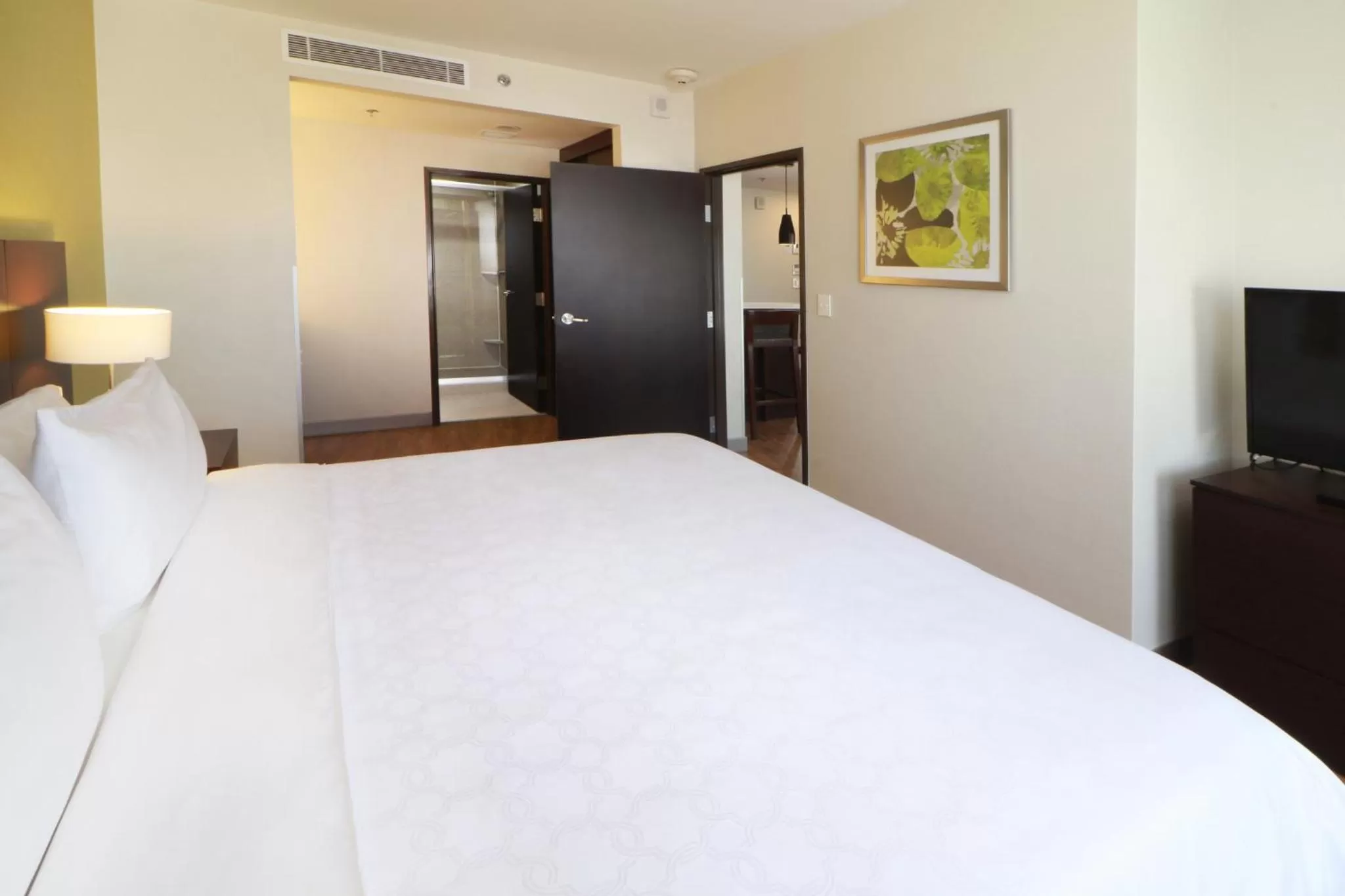 Photo of the whole room, Bed in Staybridge Suites San Luis Potosi by IHG