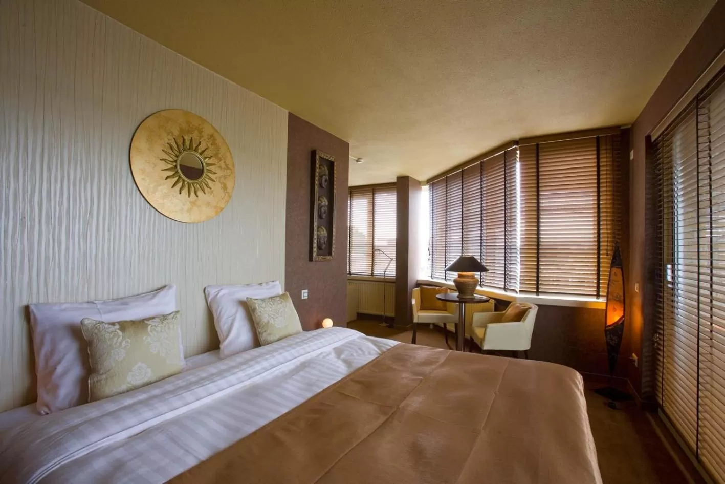 Bedroom, Bed in Carlton Oasis Hotel