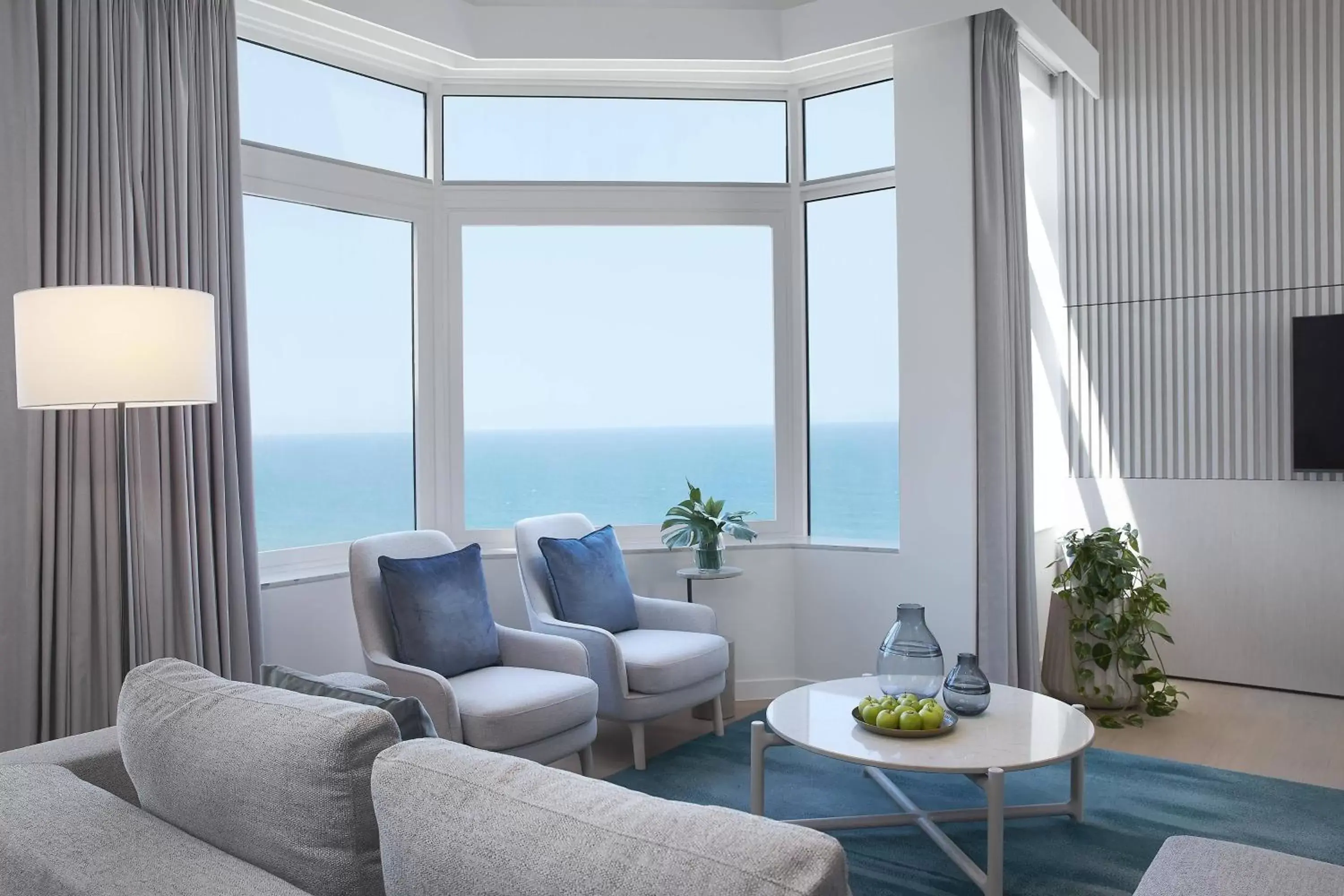 Bedroom, Seating Area in JW Marriott Gold Coast Resort & Spa