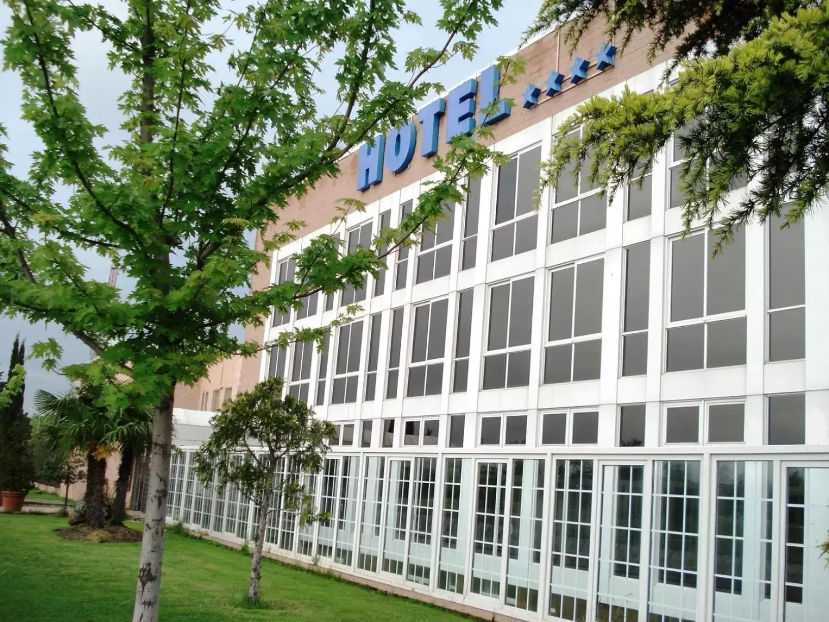 Facade/entrance, Property Building in Hotel Majadahonda