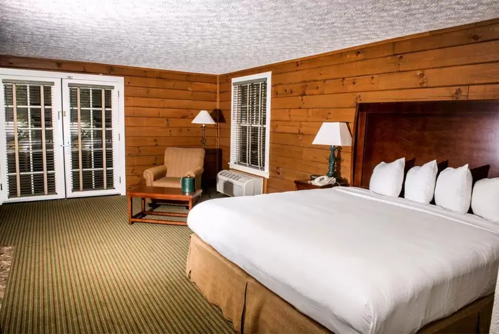 Bed, Room Photo in Brasstown Valley Resort & Spa